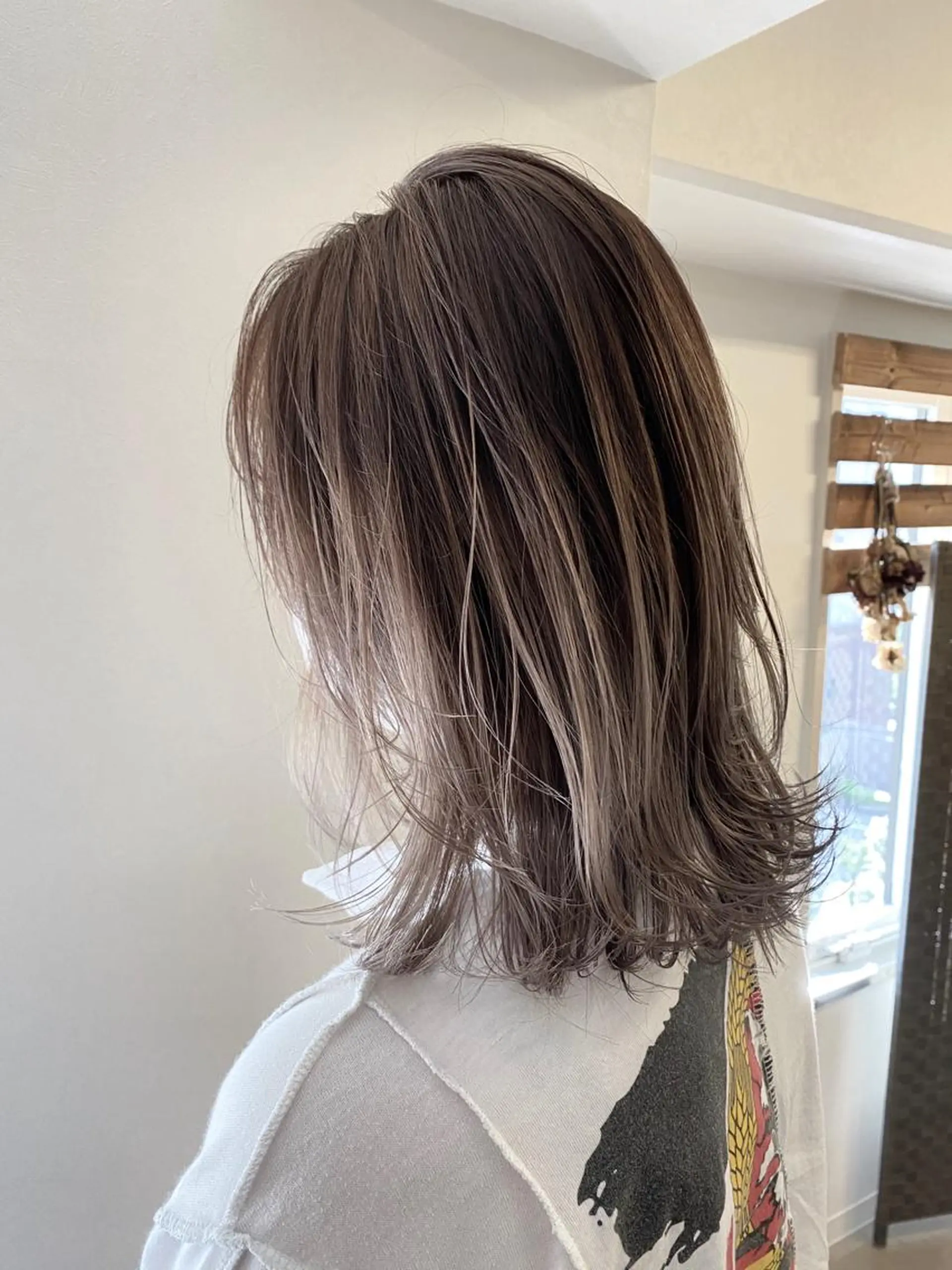ミディアム ヘアカラー トリートメント ヘアセット ハルカ/透け感カラー /顔周りレイヤーのヘアスタイル