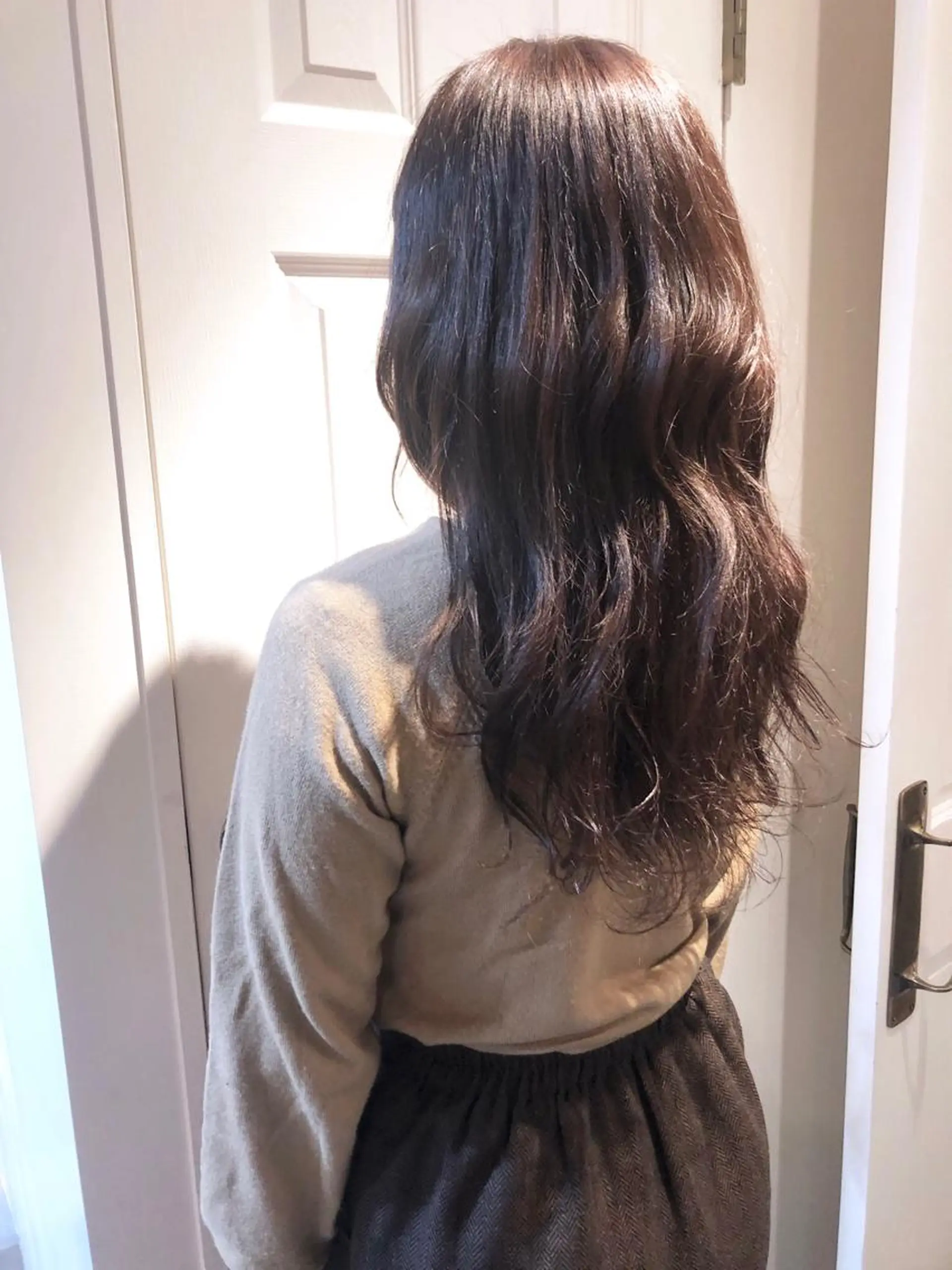 ロング カラー MIOベージュカラー 柔らかいカラーのヘアスタイル