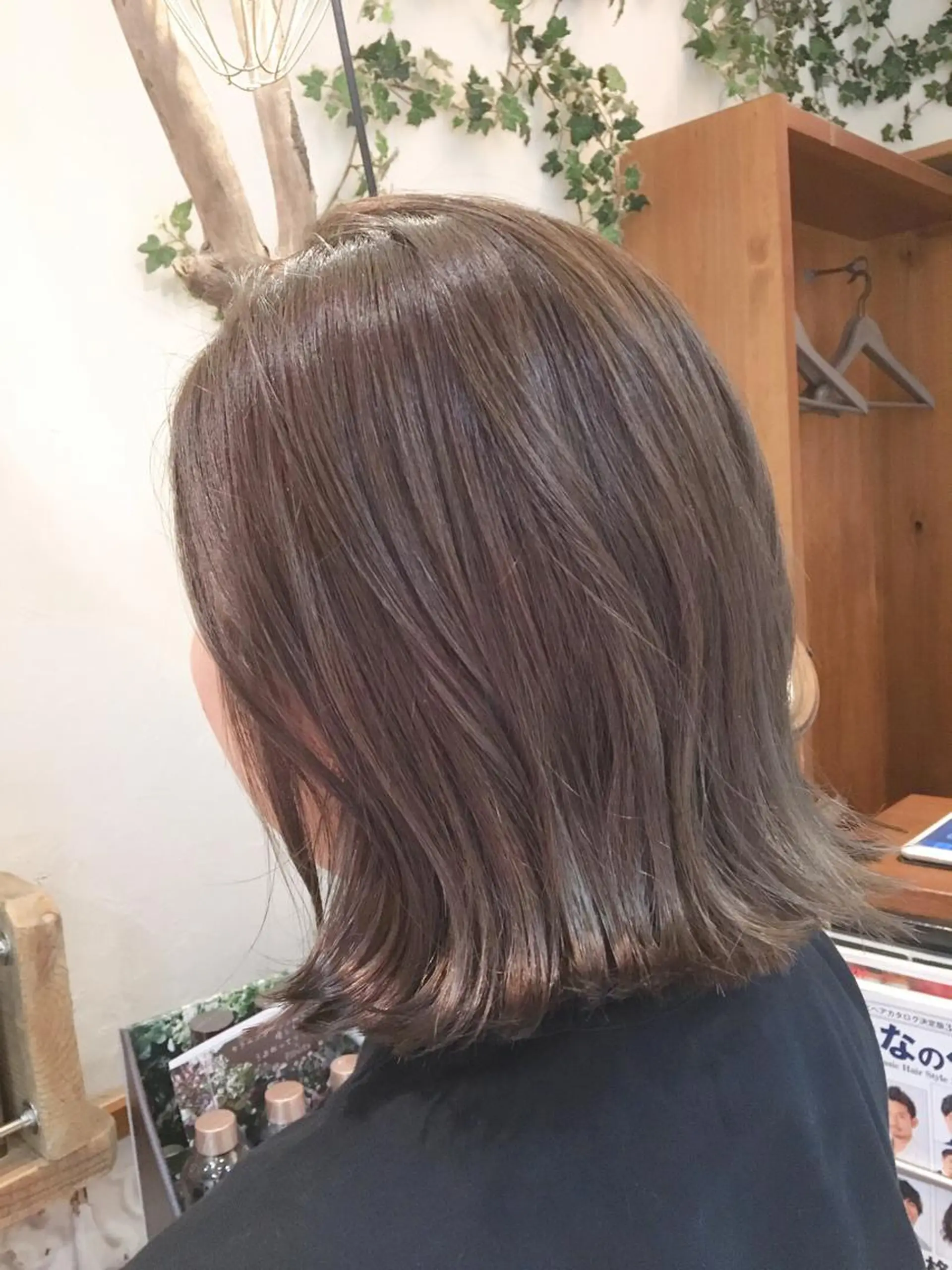 ショート カラー 切りっぱなしボブ アッシュ ハイライトカラー ボブ ハイライト シマダ アユミのヘアスタイル