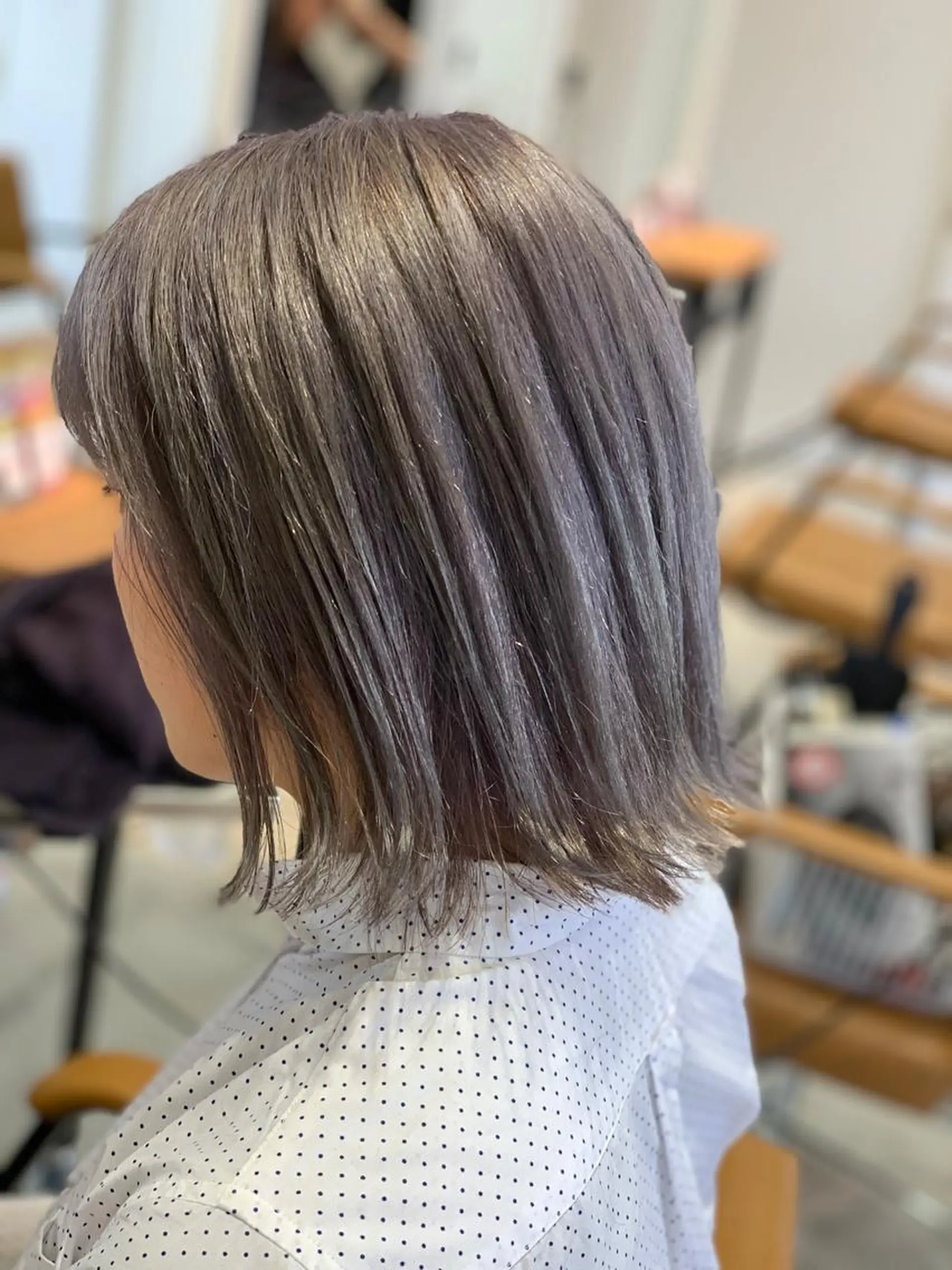 ミディアム カラー グレージュ ヘアカラー トリートメント LUXBE LUCEのヘアスタイル