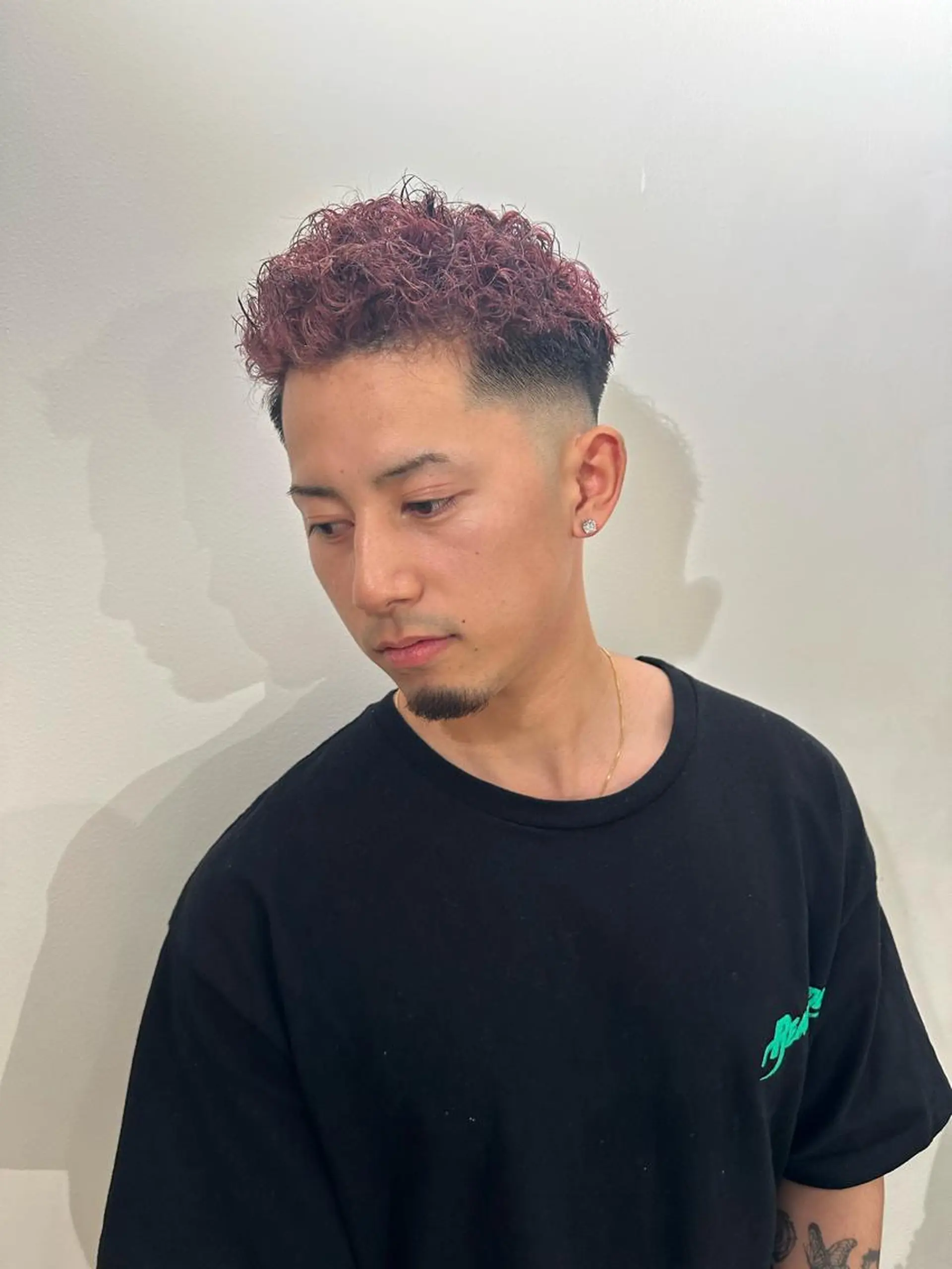 ショート カラー パーマ メンズ フェードカット メンズパーマ スキンフェード スパイキーショート メンズツイストパーマ 【メンズ職人】 ✂️佐藤友のヘアスタイル