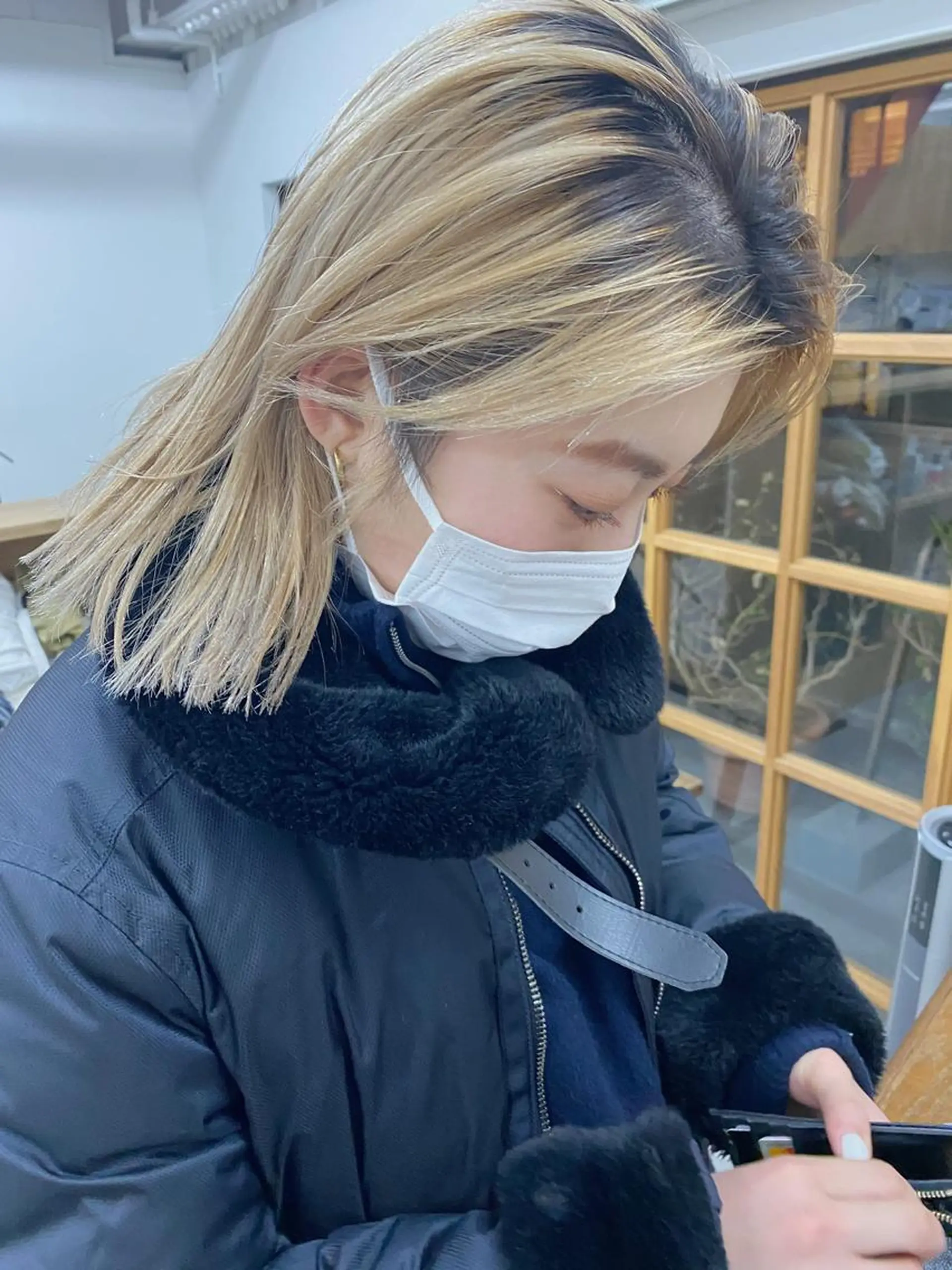 ミディアム カラー ヘアアレンジ ベージュカラー ブリーチ ブロンド ブロンドベージュ 切りっぱなしロブ カット ヘアカラー トリートメント ニュアンスヘア🌔 nanakoのヘアスタイル