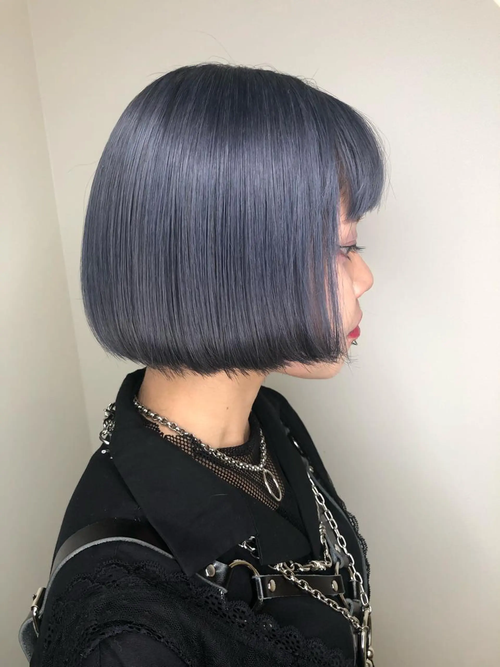 ショート カラー ウルフカット／吉村 桃子のヘアスタイル