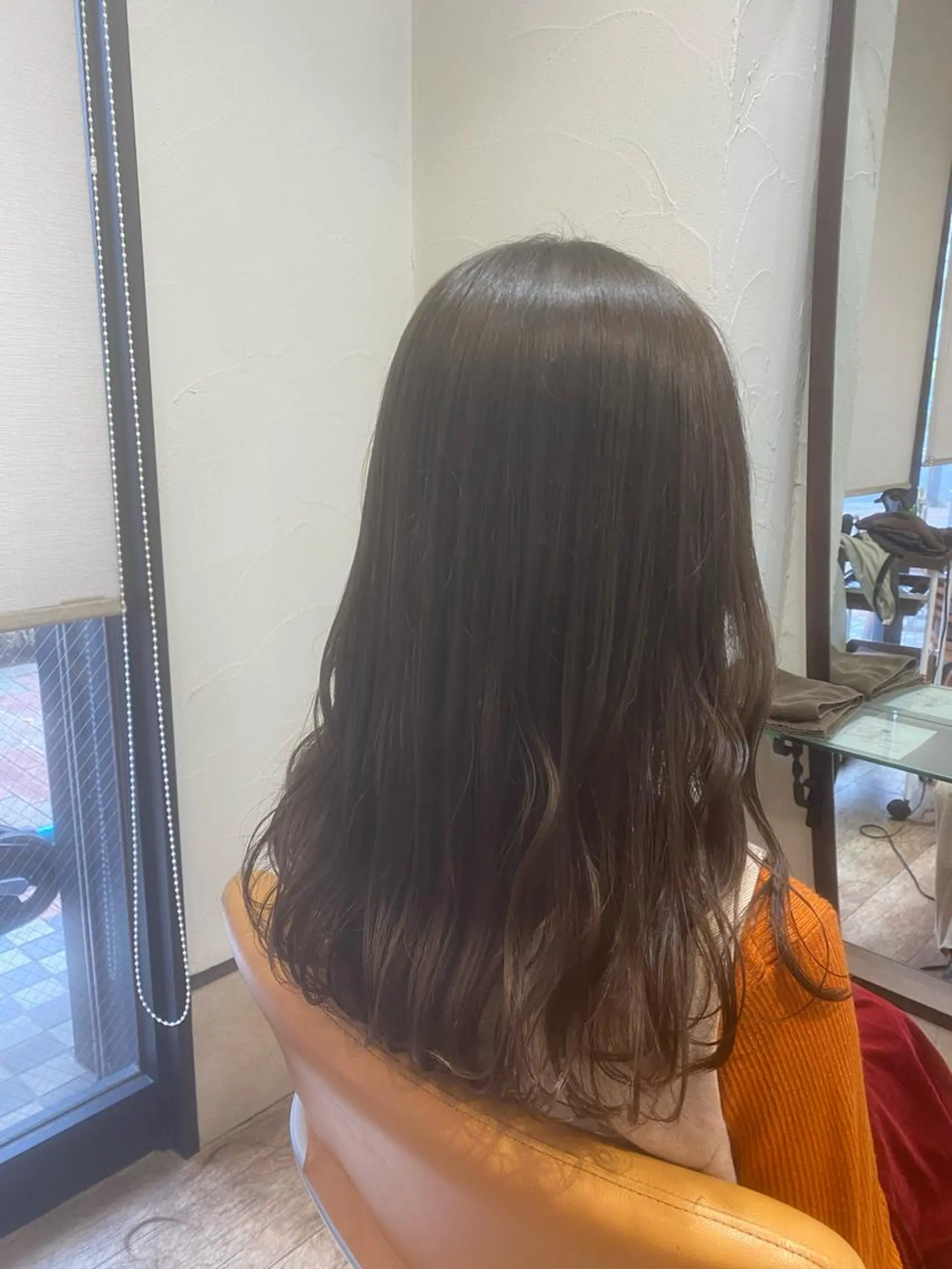 ロング カラー オリーブグレー サプリームヘア 飯田みち瑠のヘアスタイル