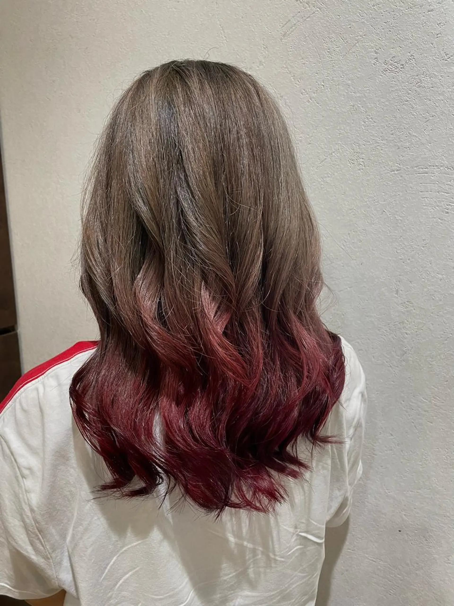 カラー 岡村 真子のヘアスタイル