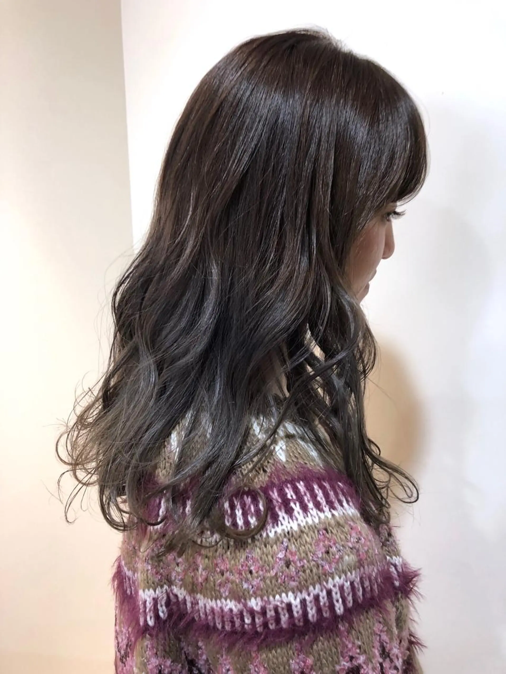 ロング カラー MIOベージュカラー 柔らかいカラーのヘアスタイル