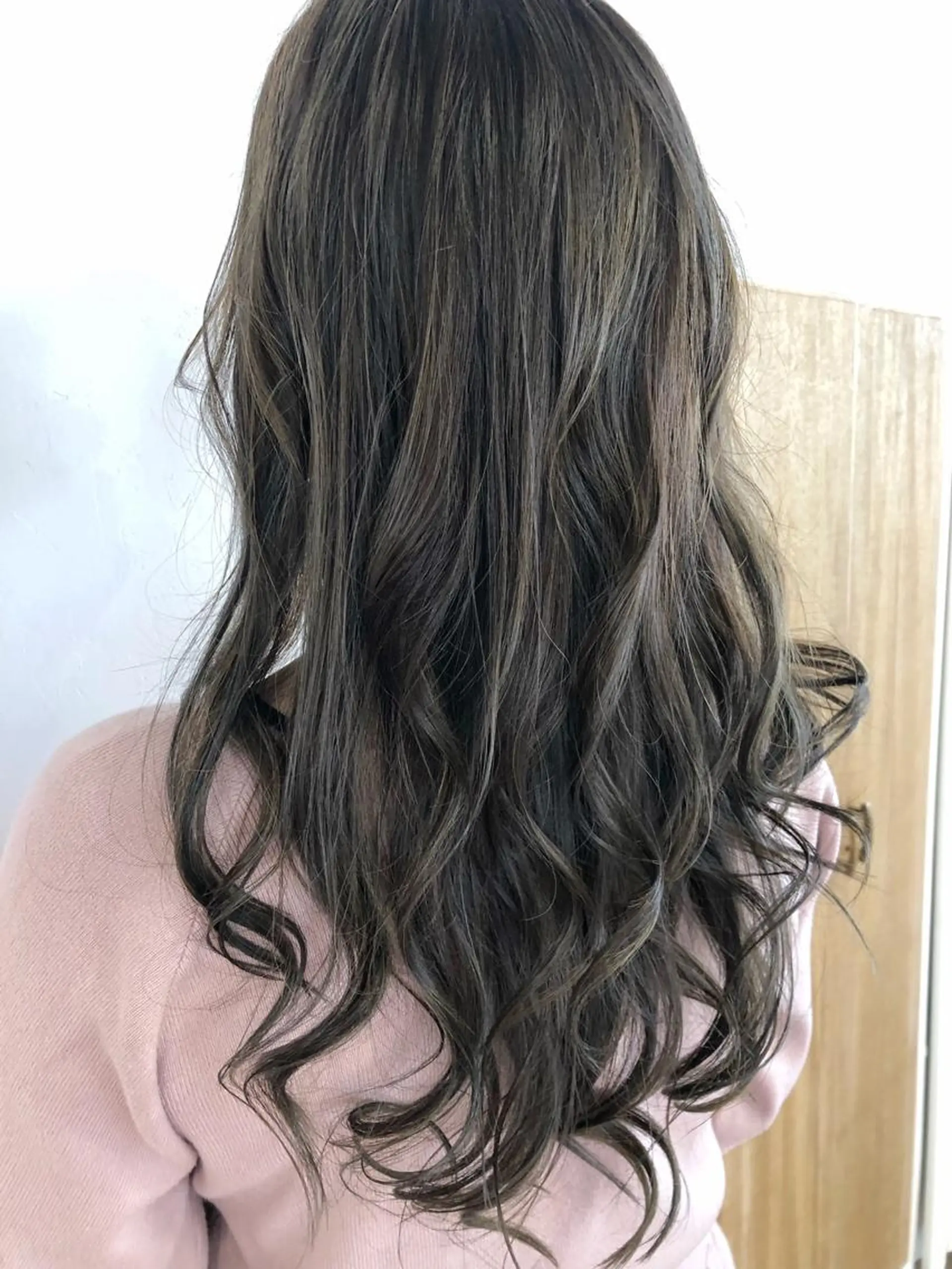 カラー 伊藤 かなのヘアスタイル