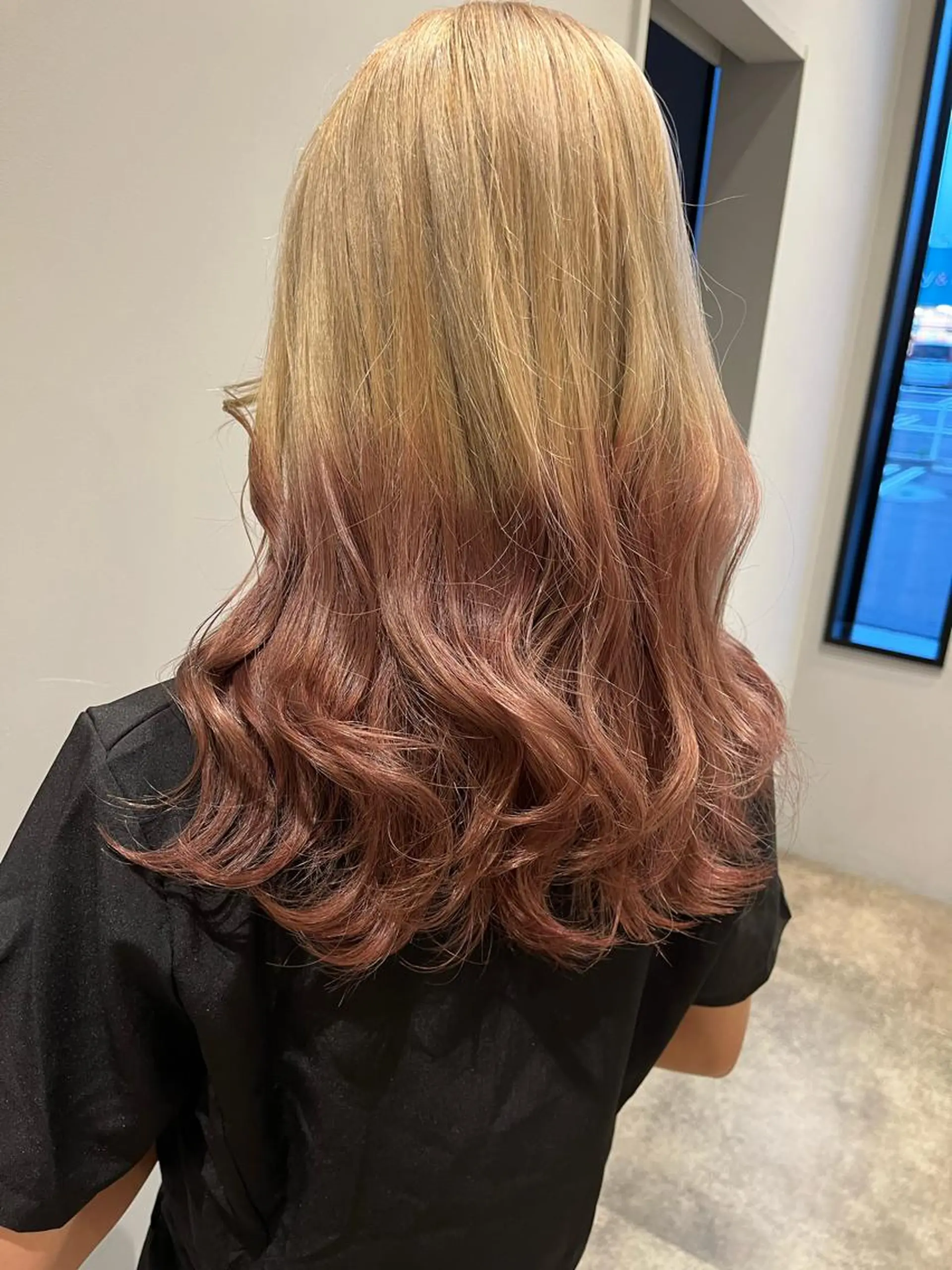 カラー 亀井 菜々花のヘアスタイル