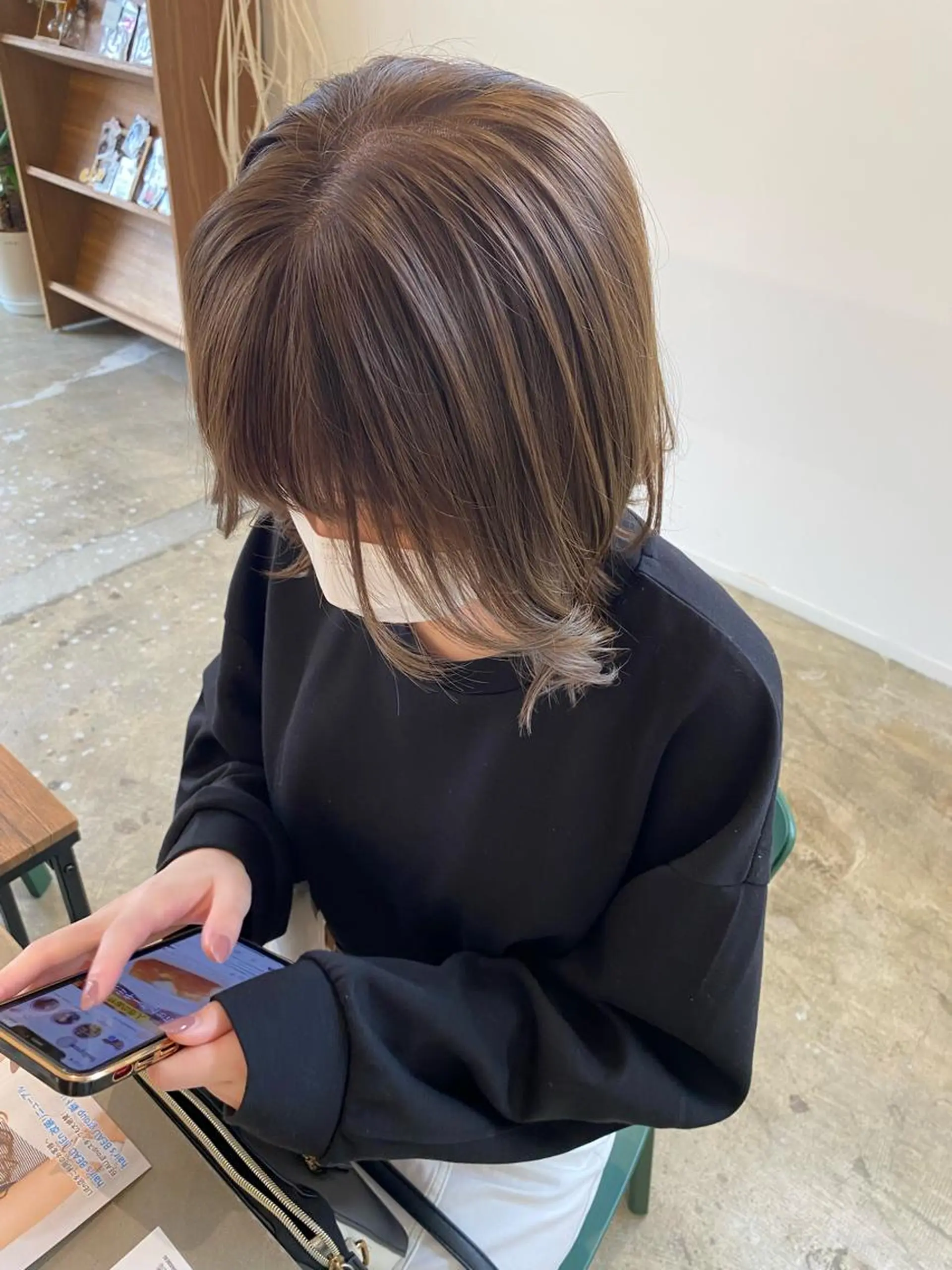 ミディアム カラー 藤野 凪沙のヘアスタイル