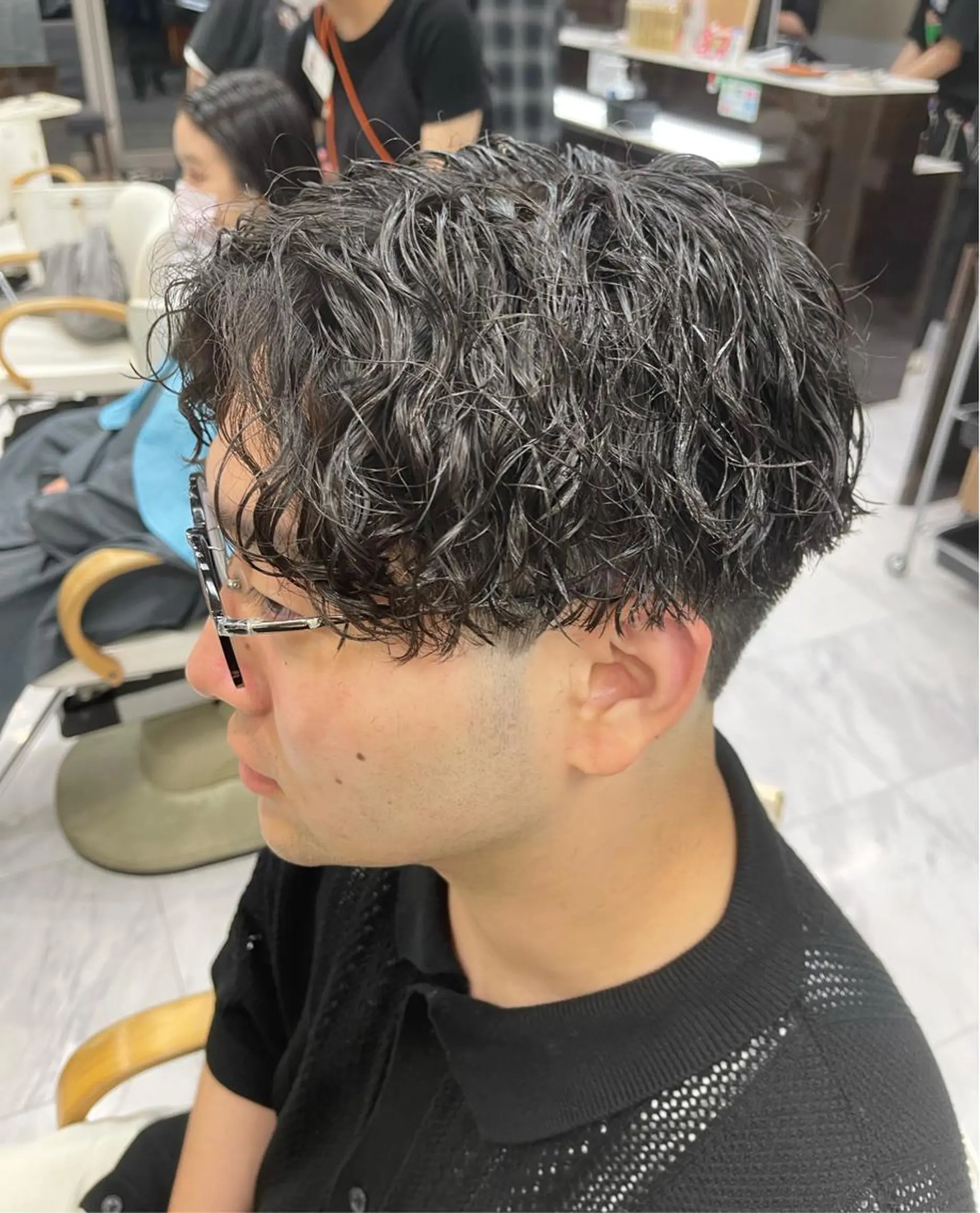 ショート パーマ メンズ センターパート メンズパーマ ツイストスパイラルパーマ スパイラルパーマ カット 🌻メンズカット 落合諒🌻のヘアスタイル