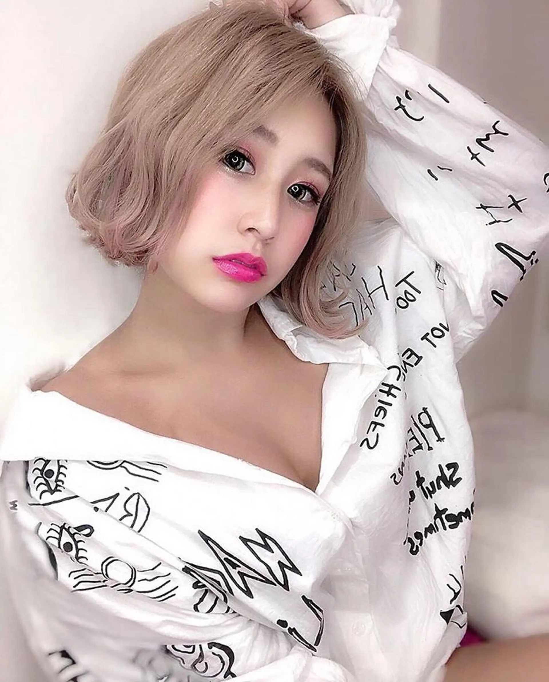 ショート カラー ベージュカラー ハイトーンカラー ハイトーンベージュ ボブ カット ヘアカラー エクステリピート率 No.1 菊池　悠介のヘアスタイル