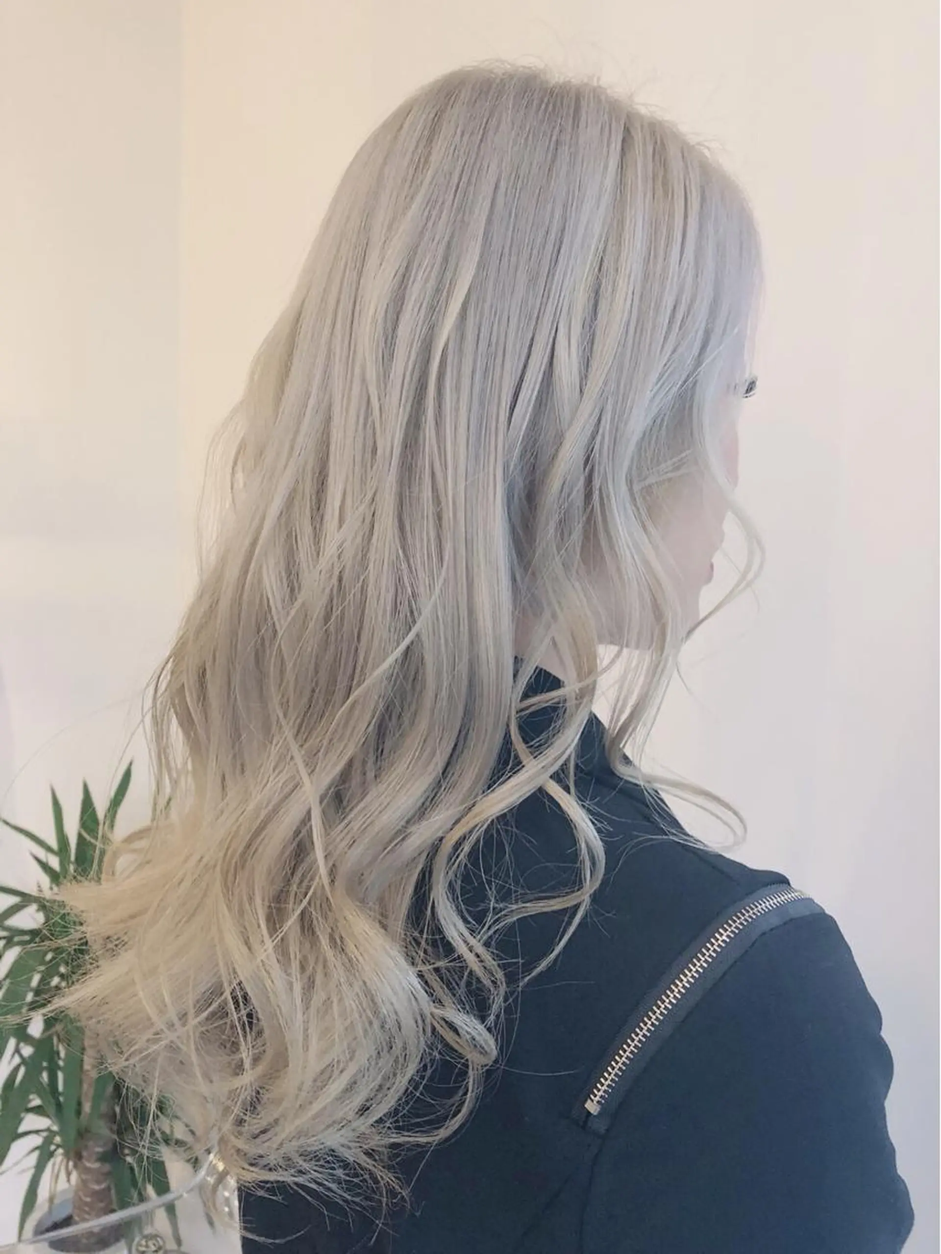 ロング ヘアカラー Rina  のヘアスタイル