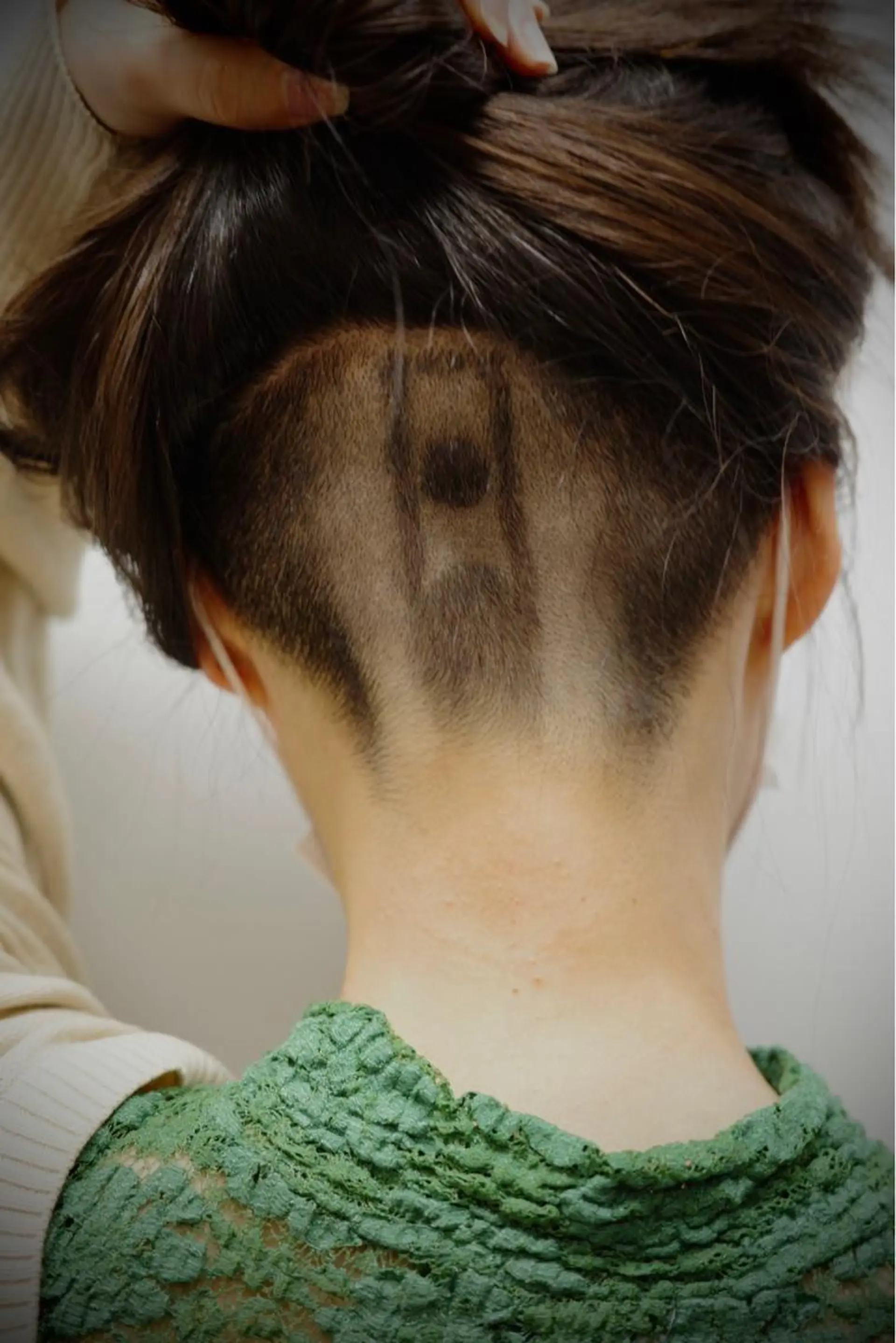 ショート ハイライト レイヤーカット ショートヘア 縮毛矯正 刈り上げ Koichi Satoのヘアスタイル