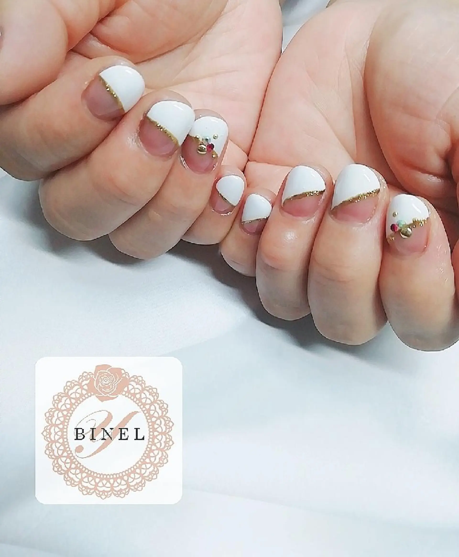 ネイル アートネイル フレンチネイル 斜めフレンチ ハンドネイル Nail Salon Y.BINELのネイルデザイン