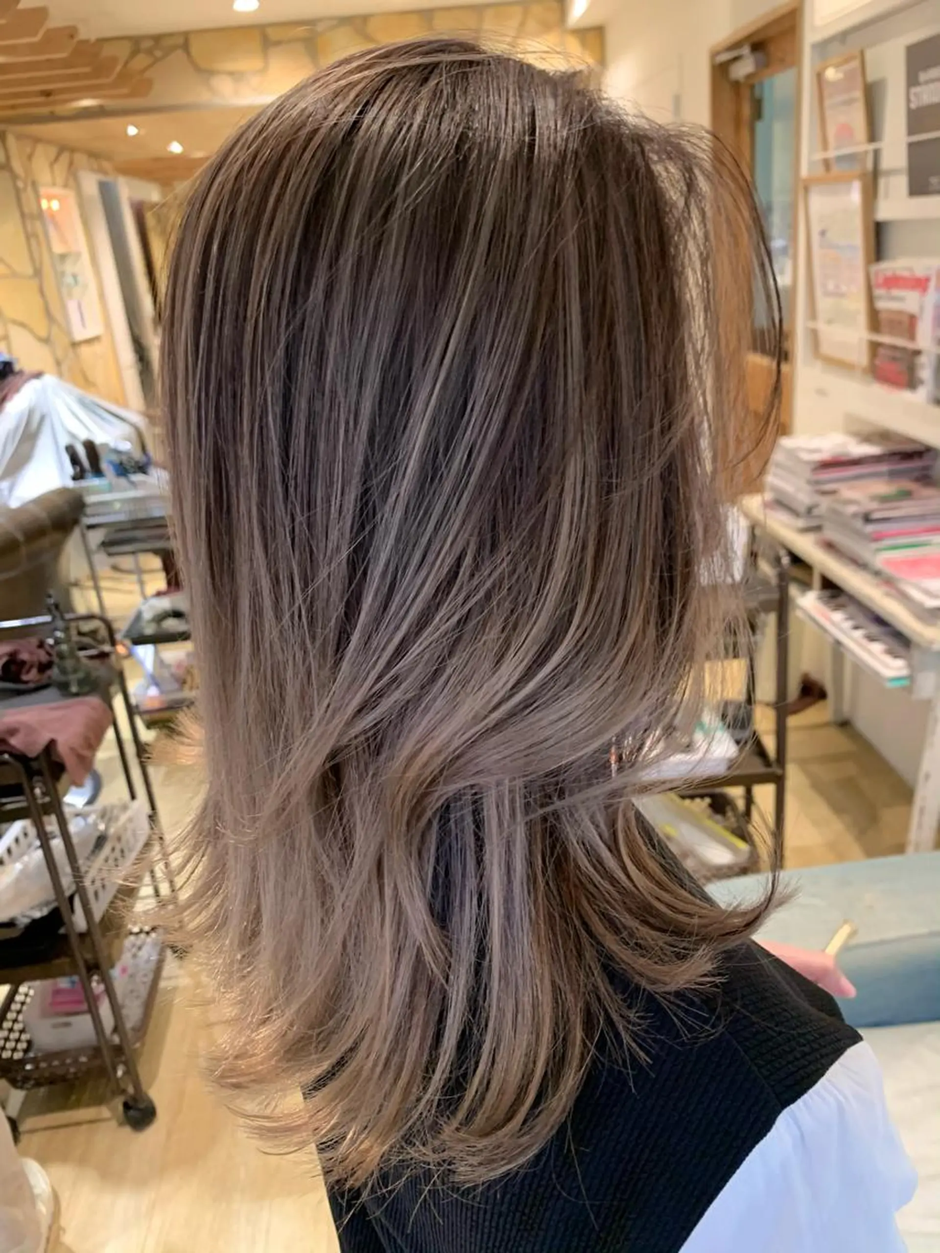 セミロング レイヤーカット ヘアカラー トリートメント 渋谷ハイトーン/ デザインカラー阿部のヘアスタイル