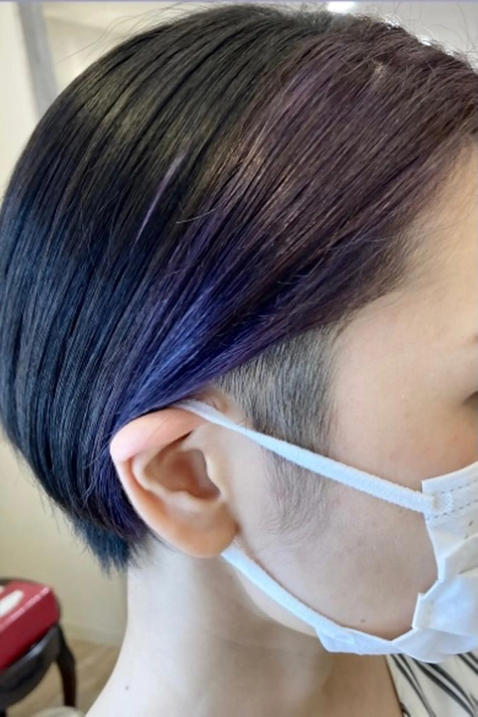 ショート カラー ブリーチ ブルーカラー バイオレットカラー ショートヘア 佐藤 睦月のヘアスタイル