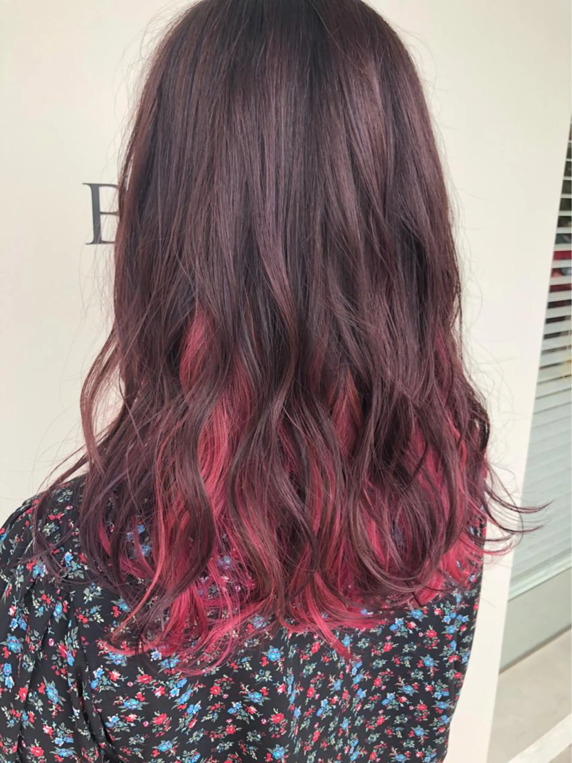 カラー インナーカラー ピンクカラー 早川 真幸のヘアスタイル