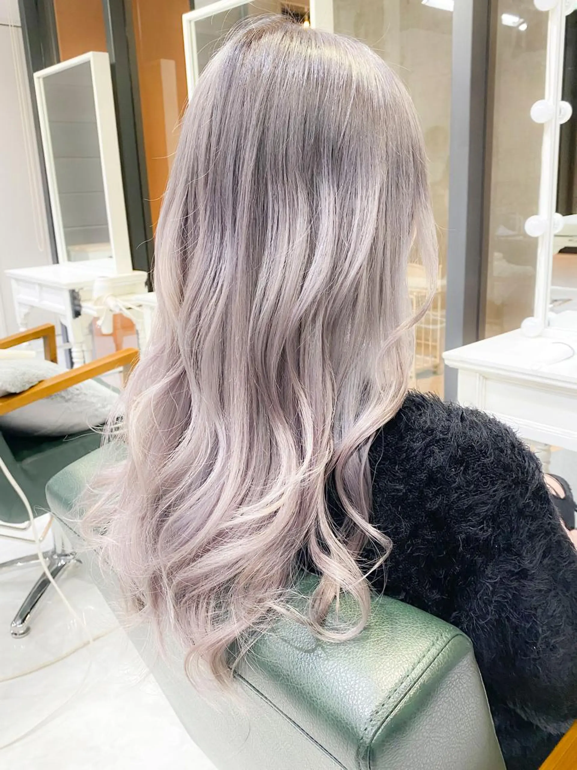 ロング カラー ヘアアレンジ アッシュ アッシュグレー アッシュグレージュ 透明感カラー グレージュ モテ髪透明感❤️ デイズヘアカラーのヘアスタイル