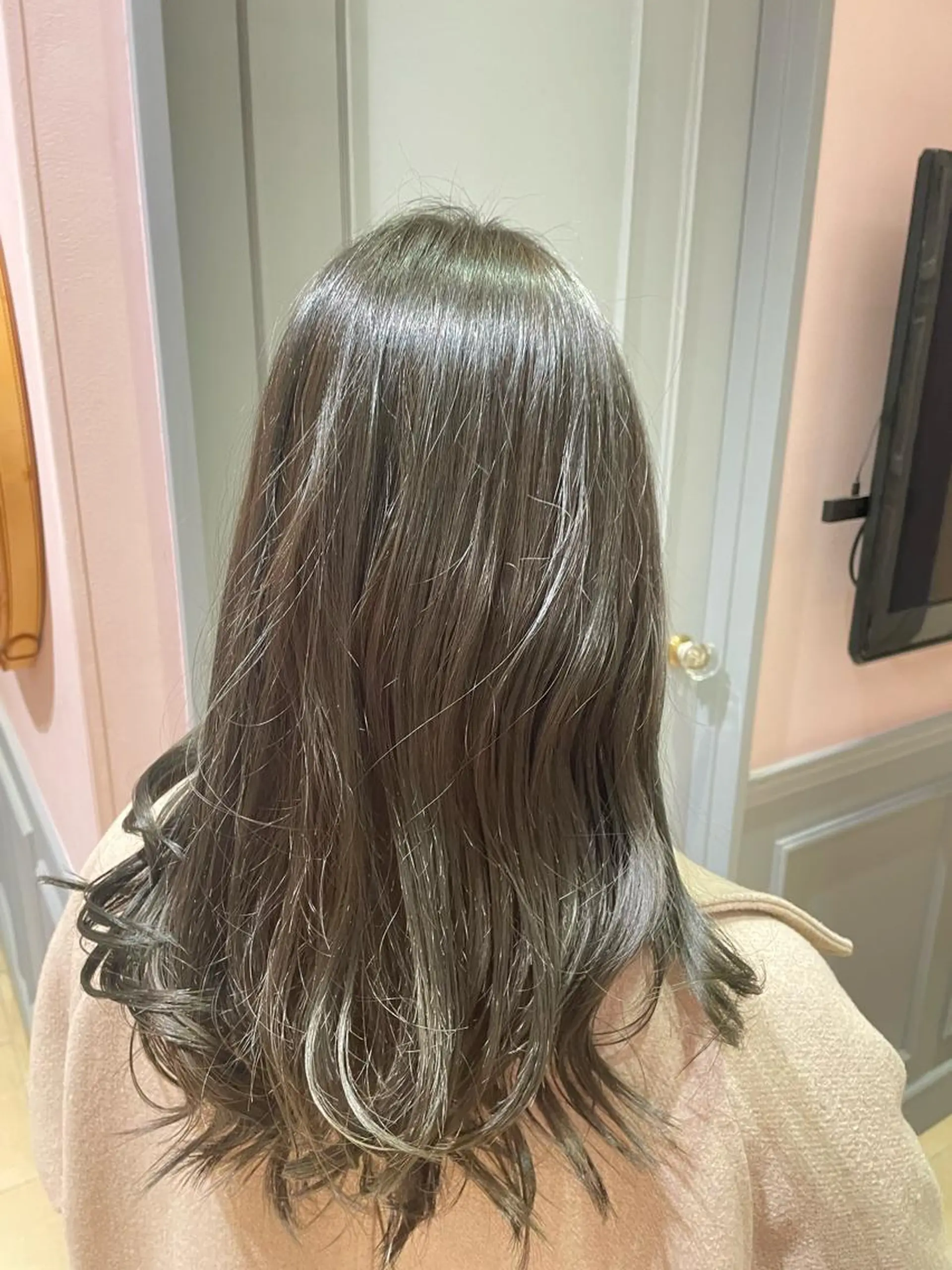 セミロング カットモデル ヨネダのヘアスタイル