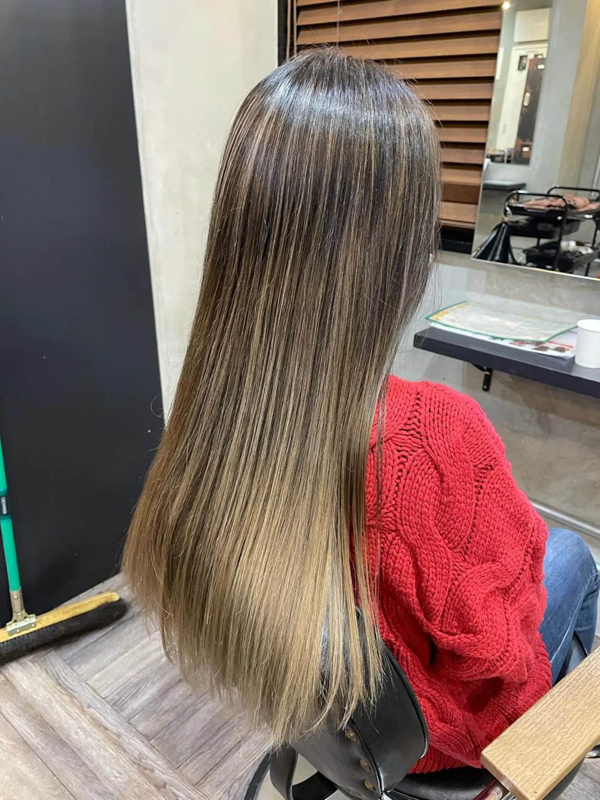 ロング カラー バレイヤージュ レイヤーカット La fith 店長 城谷颯人のヘアスタイル