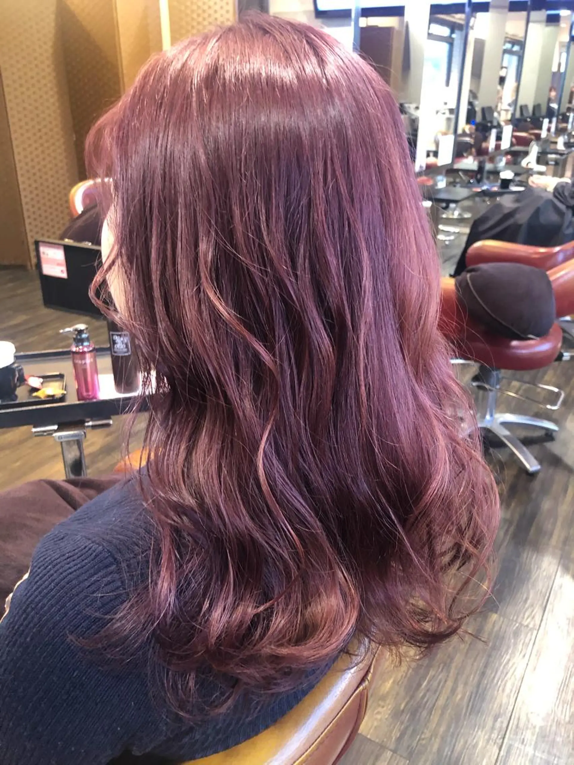 ミディアム カラー ピンクカラー ピンクパープル パープルカラー カット ヘアカラー トリートメント 西本 夏美のヘアスタイル