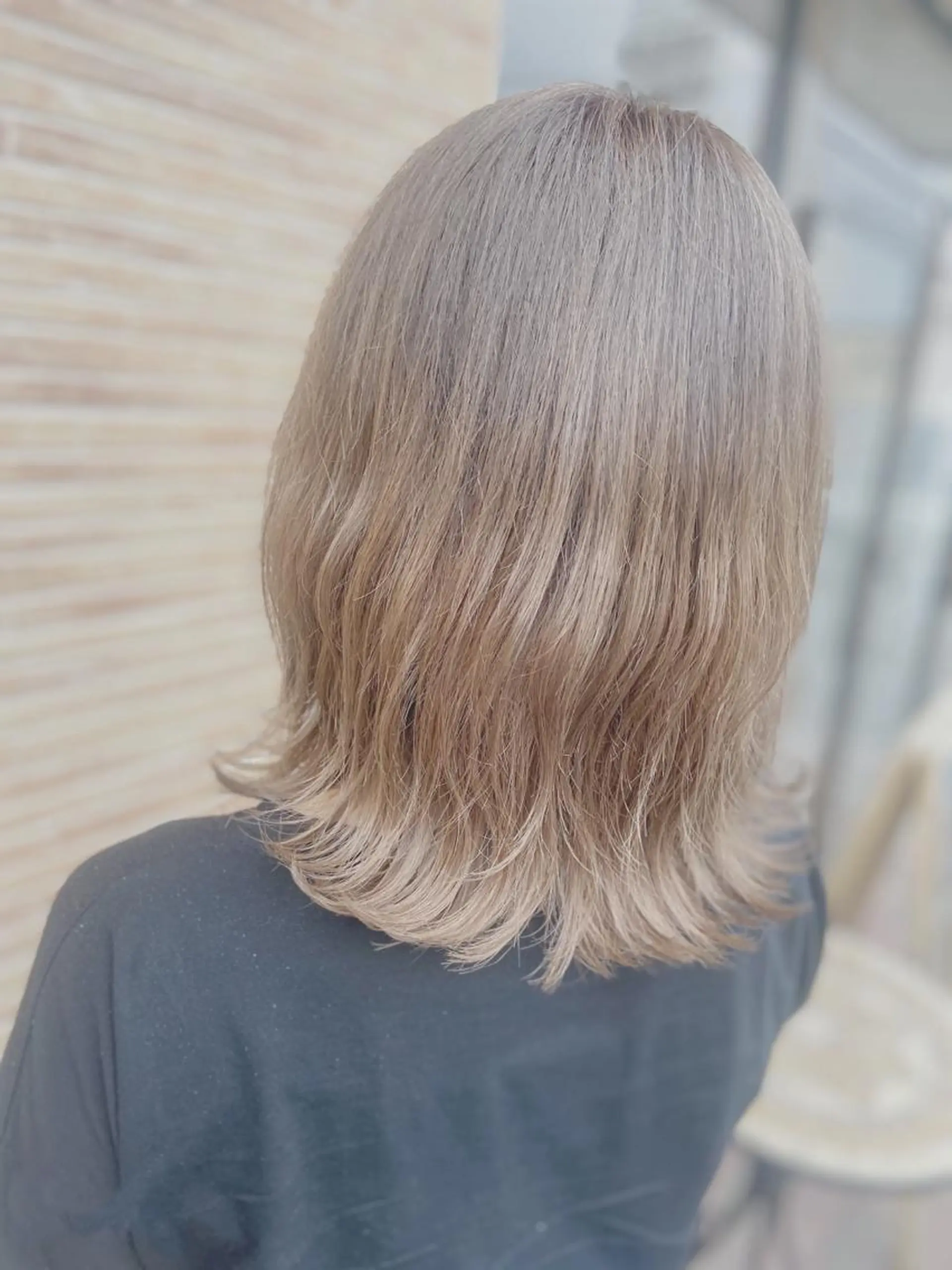 ミディアム 外ハネヘア メンズスタイル バレイヤージュ　齋藤のヘアスタイル