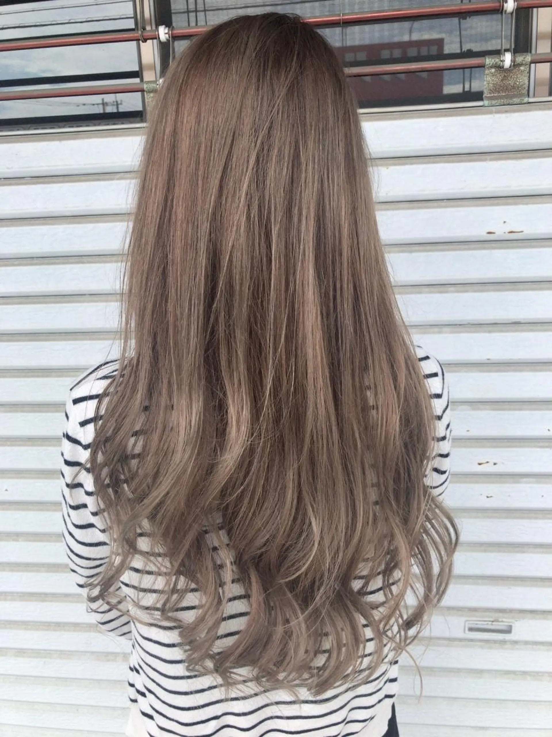 ロング カラー デザインカラー グレージュ レイヤーカット匠 イソザキノリユキのヘアスタイル