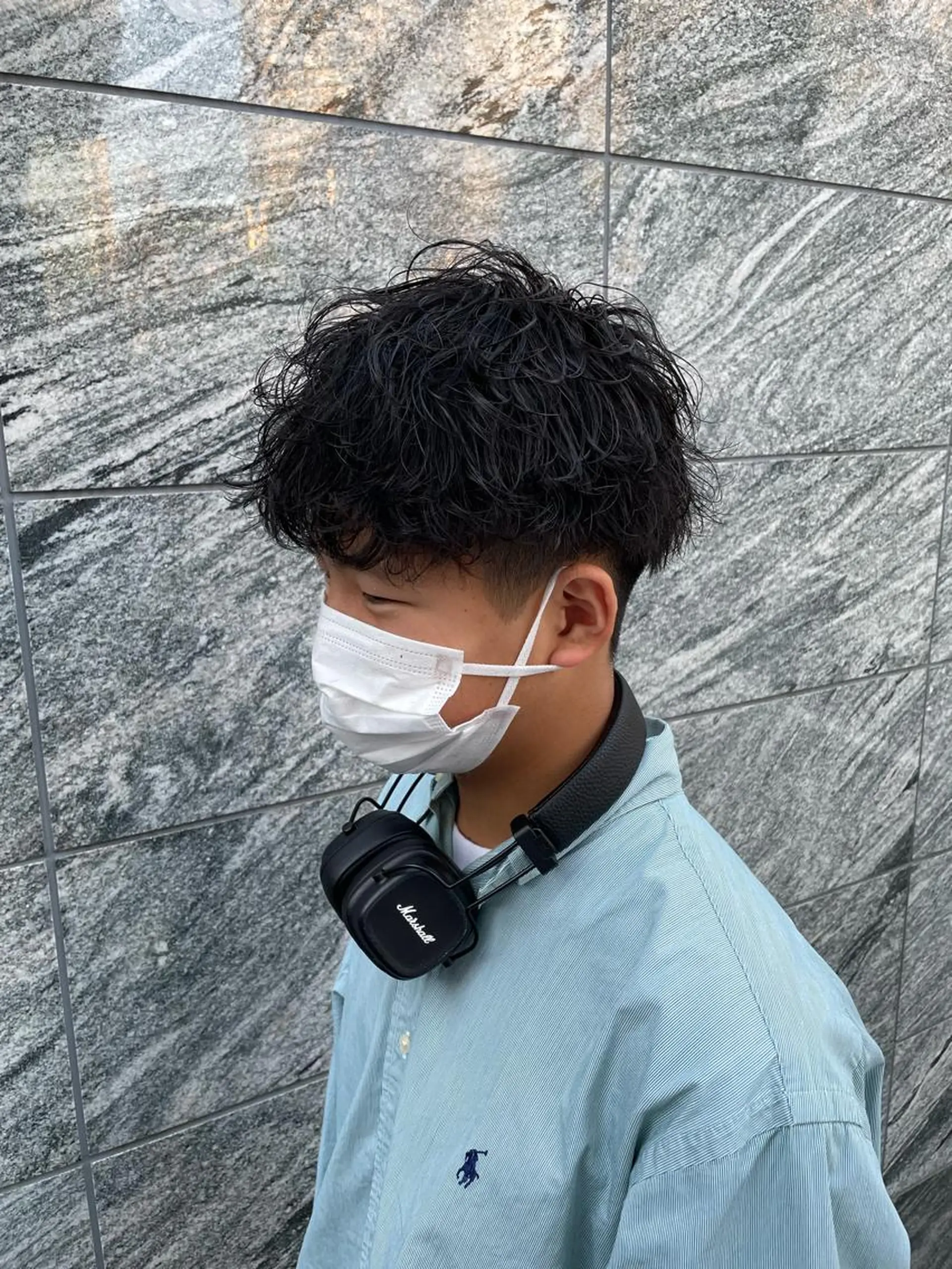 ショート カラー パーマ ヘアアレンジ メンズ マツエク・マツパ アイブロウ センターパート メンズハイトーン マッシュウルフ マッシュ メンズパーマ カット パーマ トリートメント ヘッドスパ ヘアセット スパイキー/フェザー /波巻き/かいとのヘアスタイル