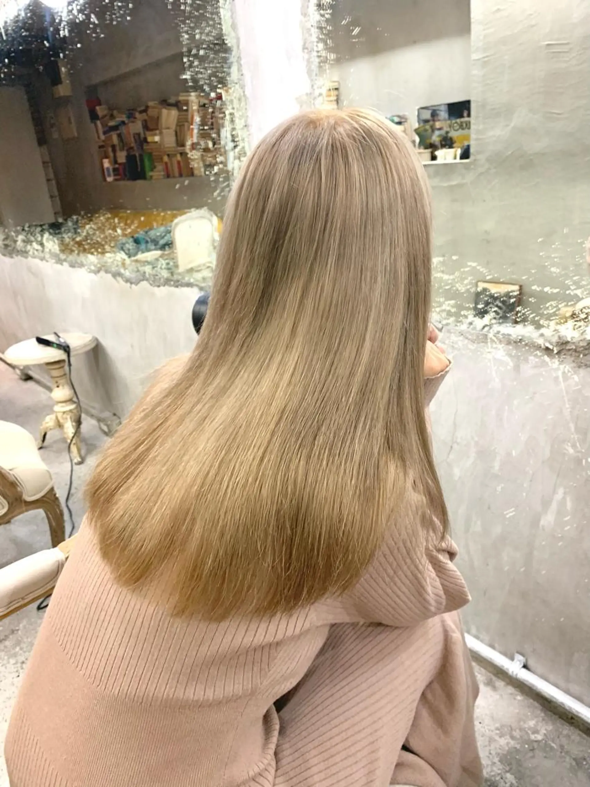 セミロング カラー ベージュカラー ハイトーンカラー ミルクティーベージュ 似合わせカラー🫶 小川千波のヘアスタイル