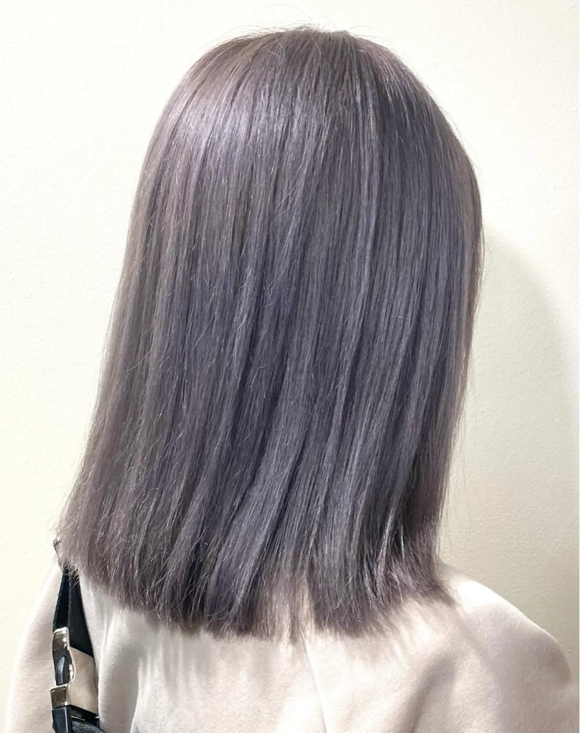 ミディアム カラー ラベンダーカラー ラベンダーグレー 白髪ぼかし バレイヤージュ志鎌のヘアスタイル