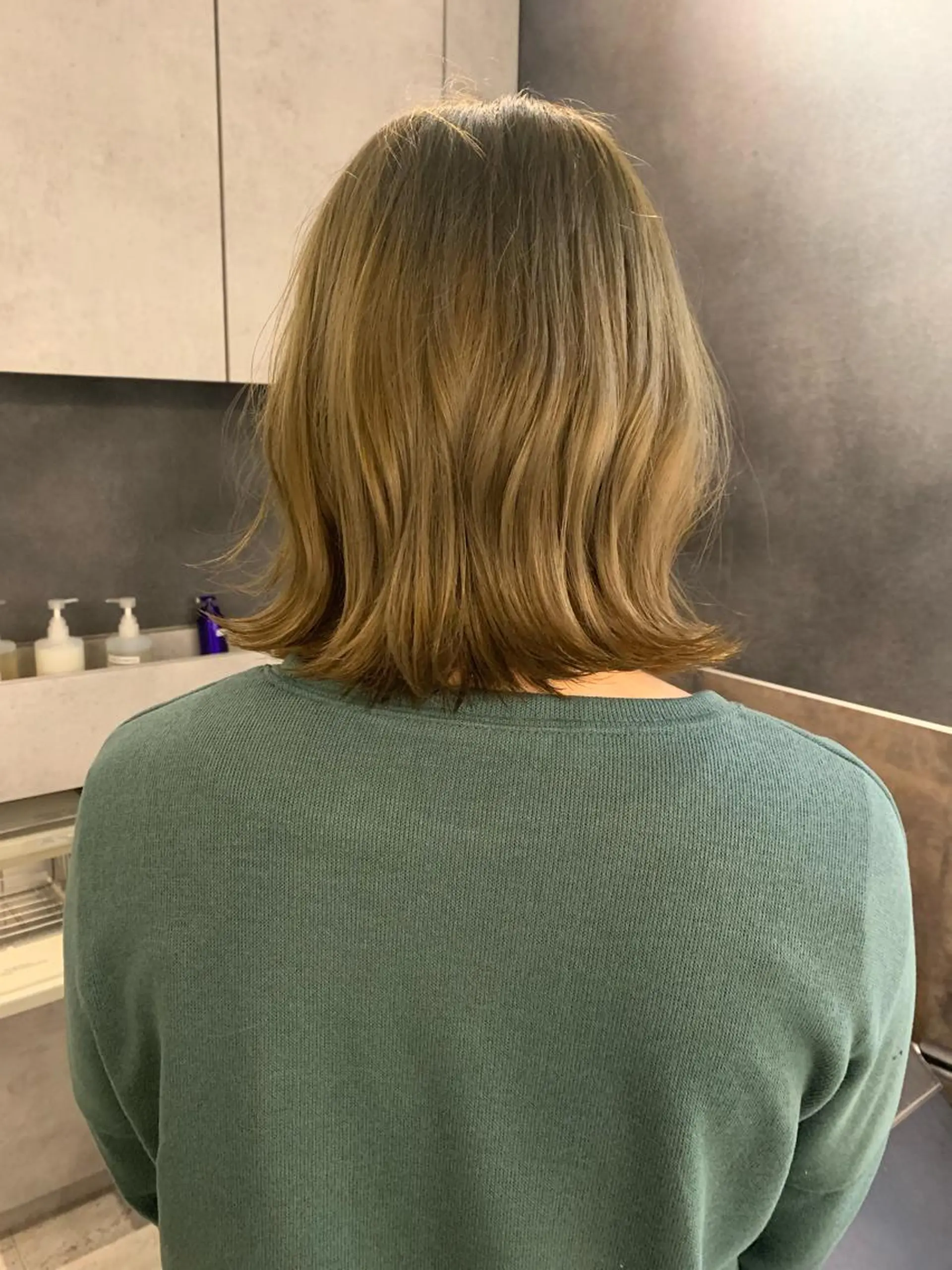 ミディアム カラー ヘアカラー SAKINO． ベージュカラーのヘアスタイル