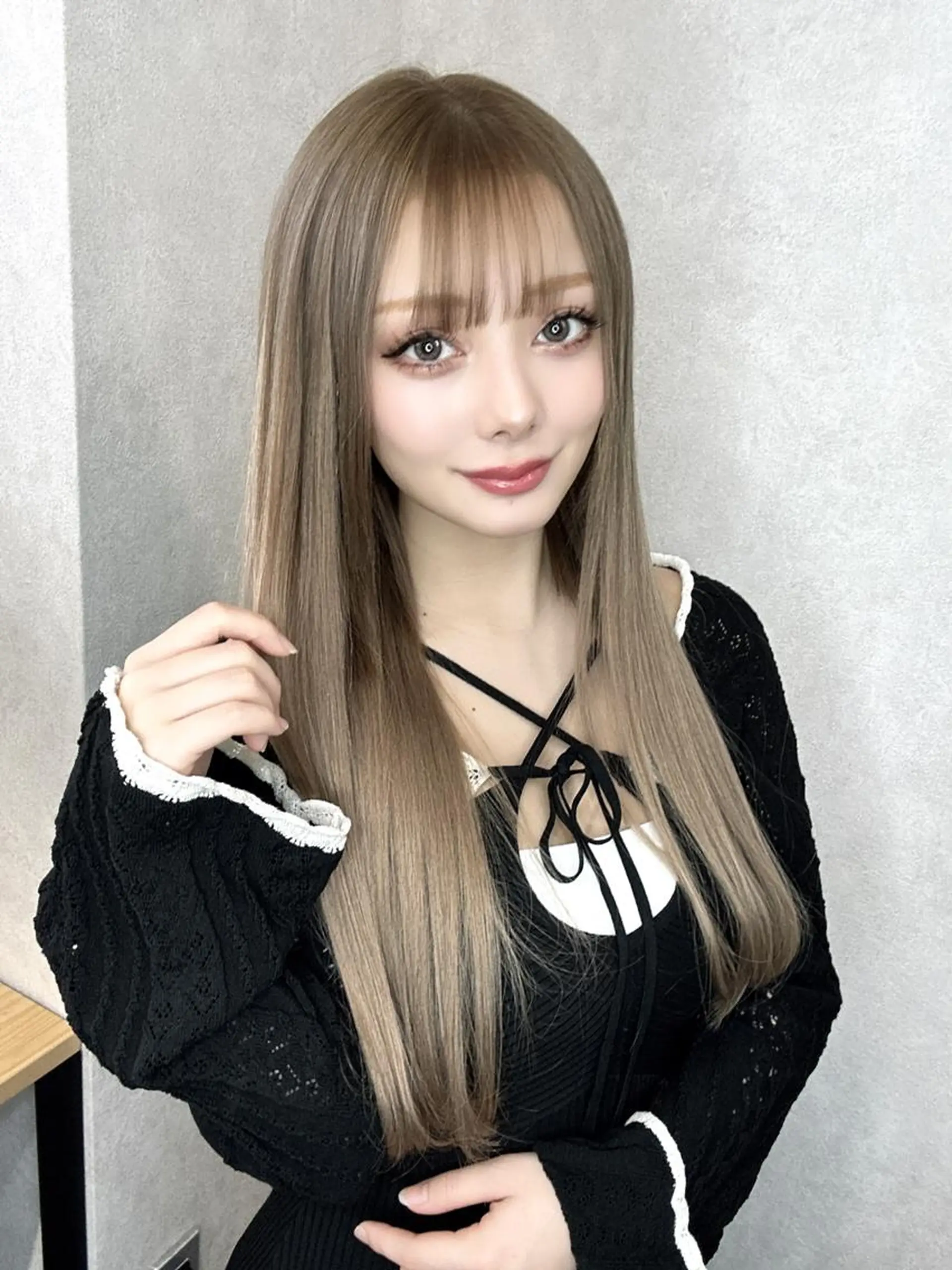 ロング シールエクステ エクステ 髪質改善 ロング ハイトーン カラーのヘアスタイル