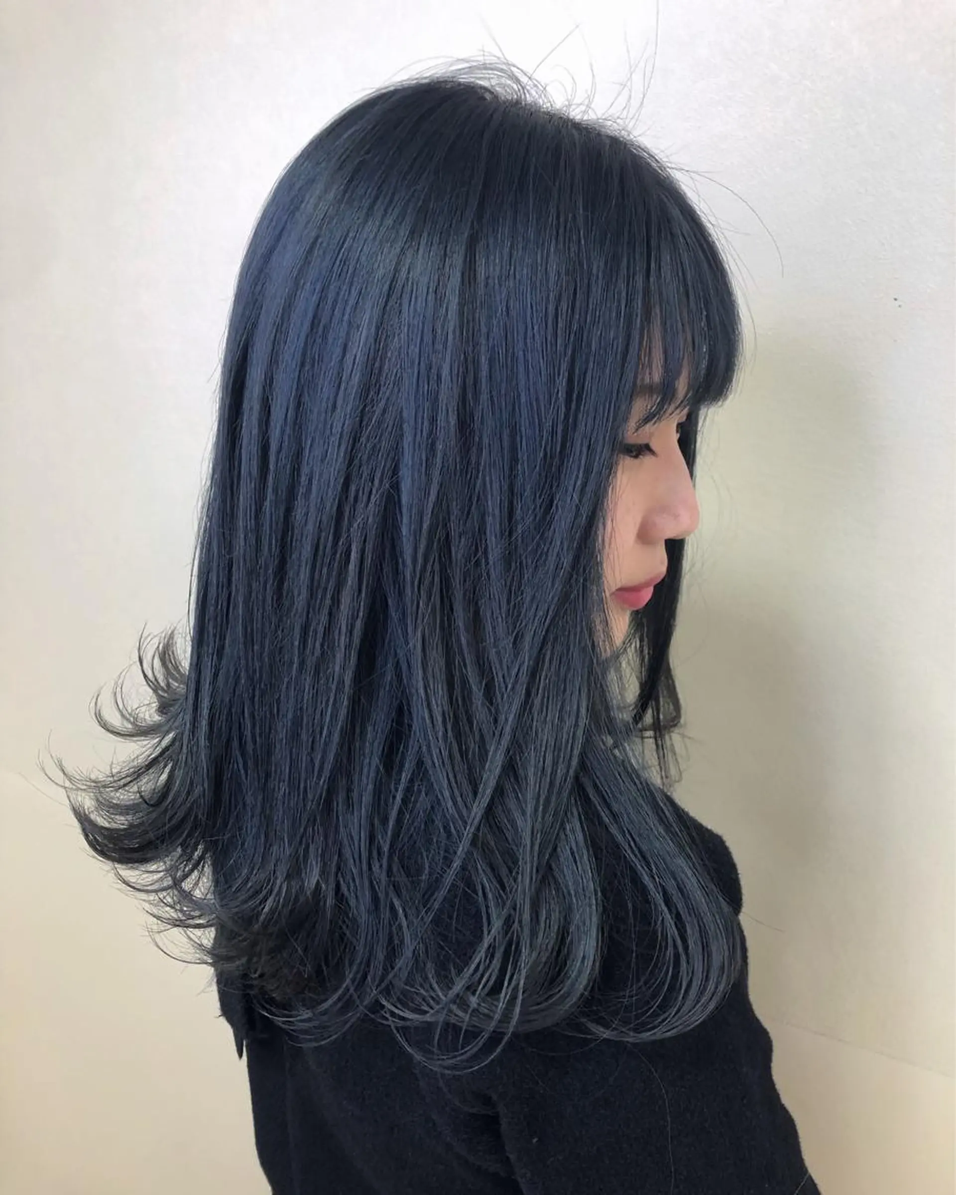 セミロング カラー ヘアアレンジ ブリーチ ブルーカラー ブルージュ ハイトーンカラー ネイビーカラー enurk店 🍋 M I K U  *のその他イメージ