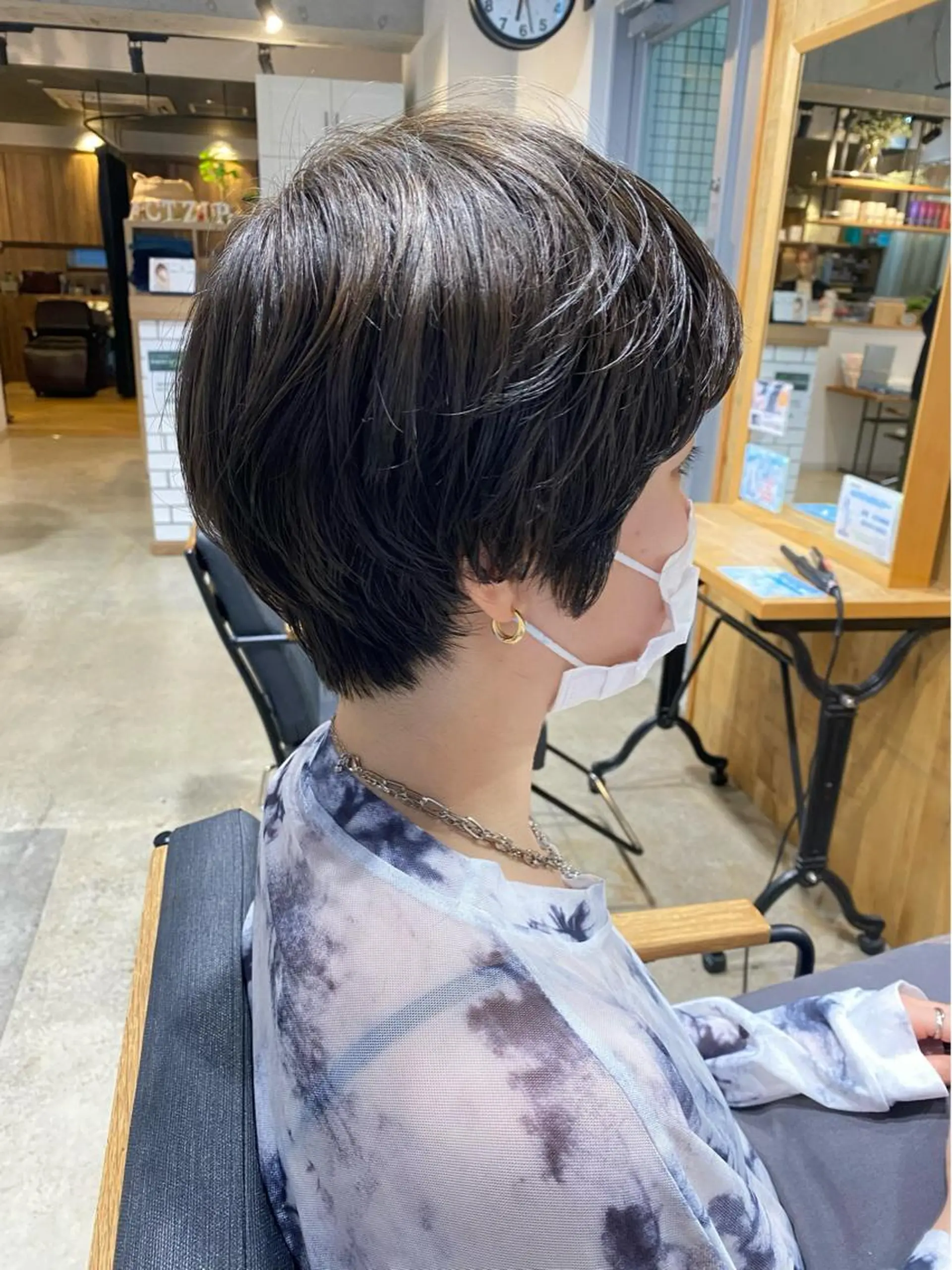 ショート カラー オリーブカラー レイヤー/大人ボブ 渡邉【日吉美容室】のヘアスタイル