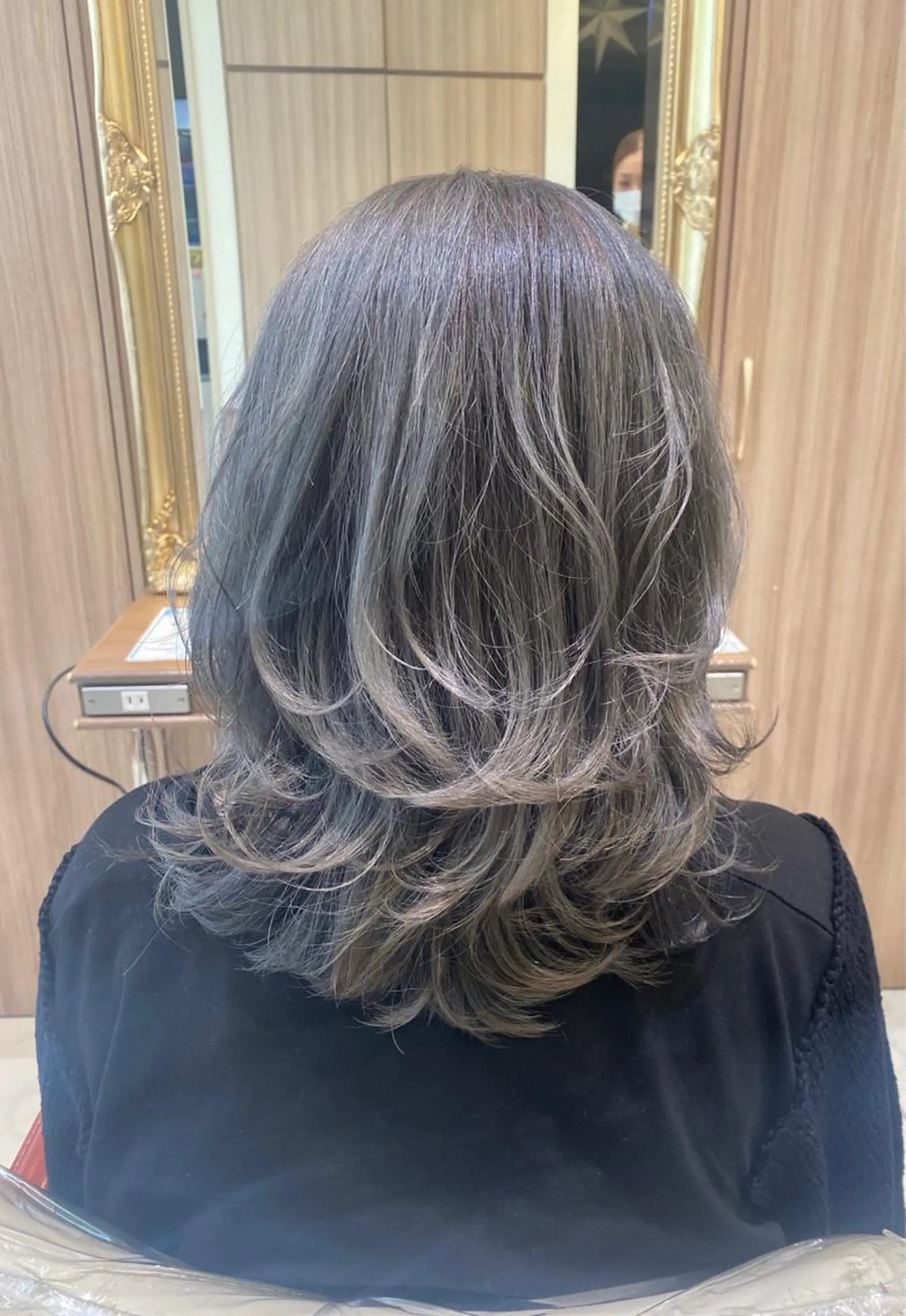 セミロング カラー 古川 琴美のヘアスタイル