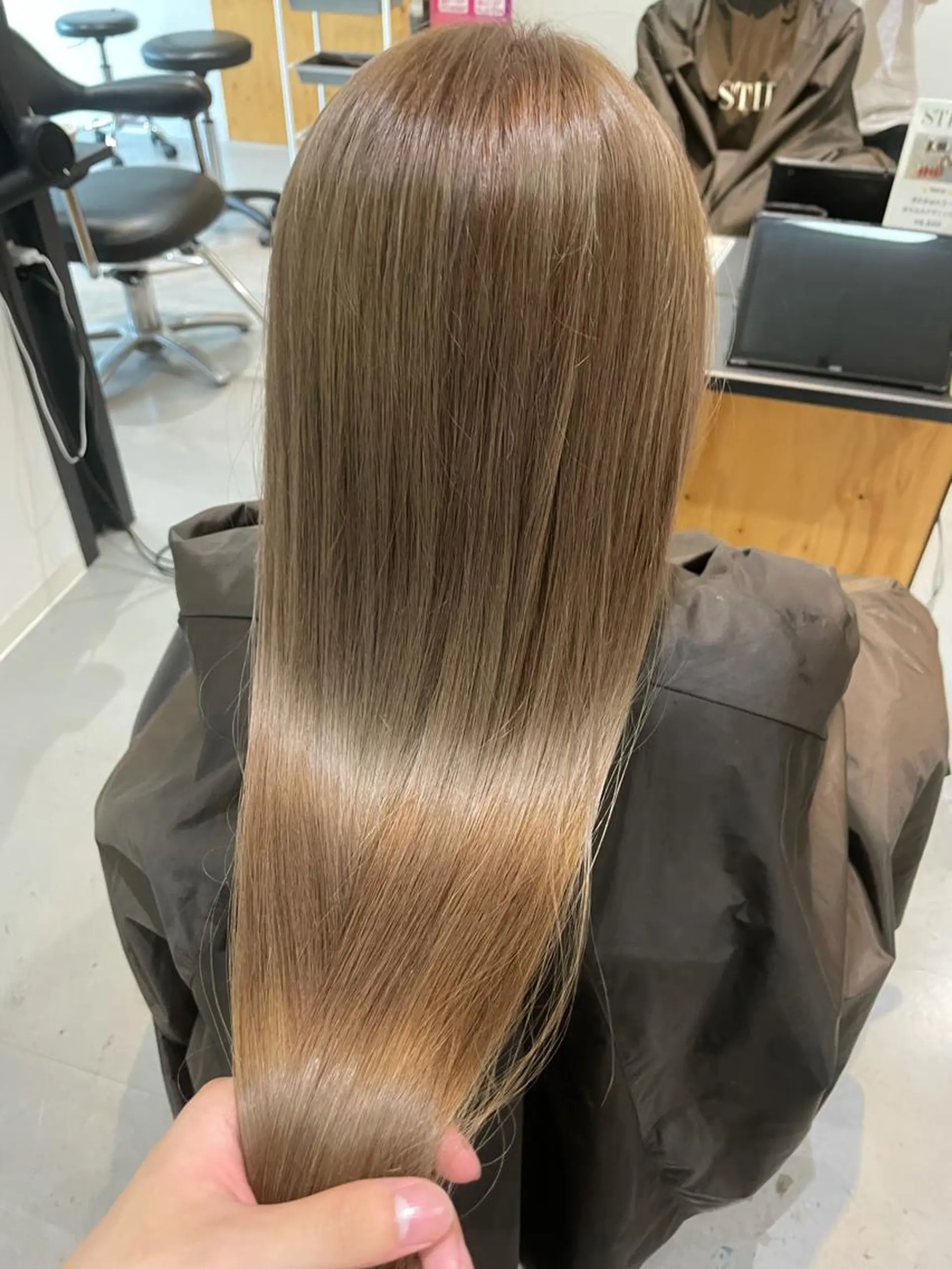 ロング カラー 岩戸 新のヘアスタイル