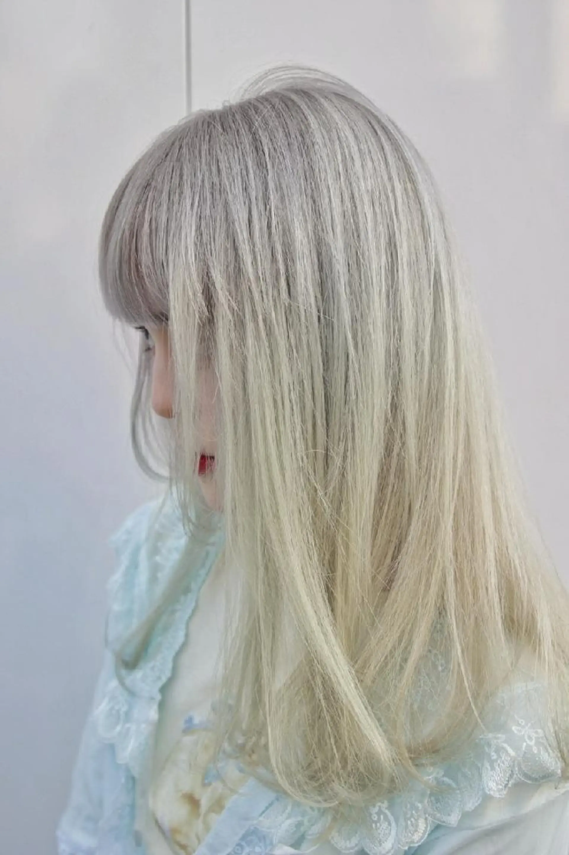 セミロング カラー ブリーチ 艶髪✨ハイトーン ✨ホワイト✨北宗一郎のヘアスタイル