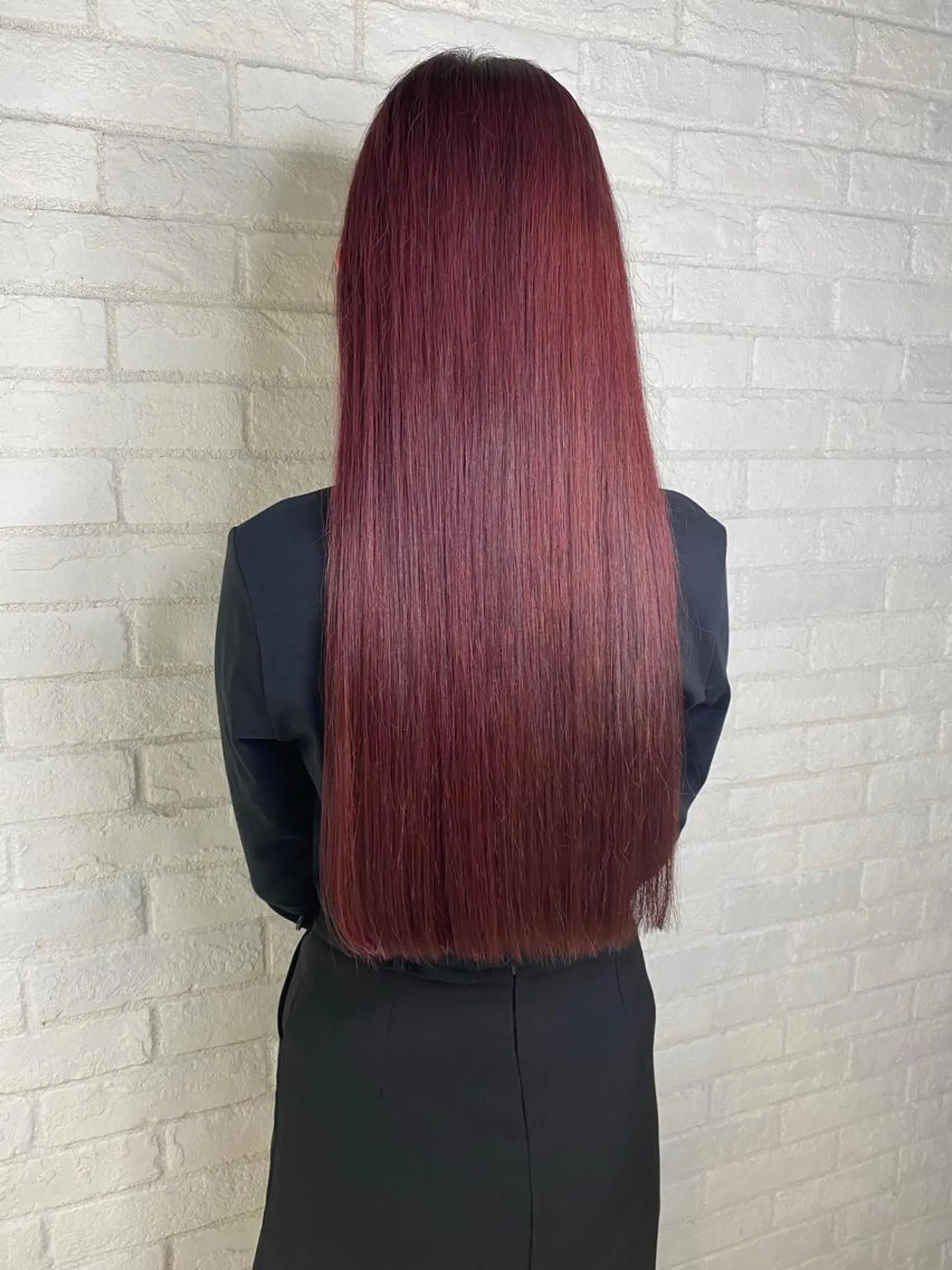 ロング カラー レッドカラー ローズカラー カット ヘアカラー トリートメント deseo 透明色艶カラーツバサのヘアスタイル