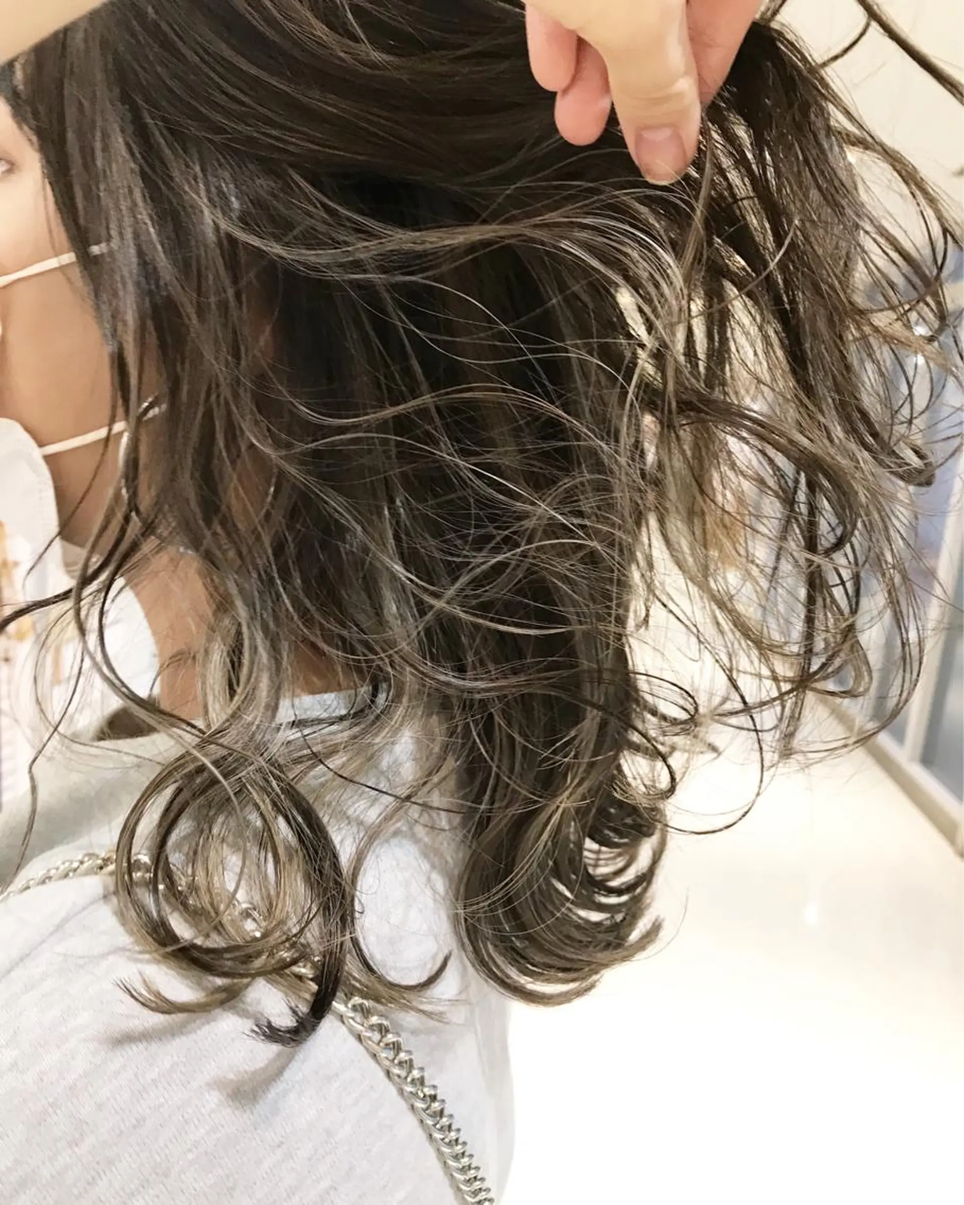 セミロング カラー ハイライトカラー ハイライト カット ヘアカラー トリートメント ブリーチカラーレイヤ ーカット🦋annaのヘアスタイル