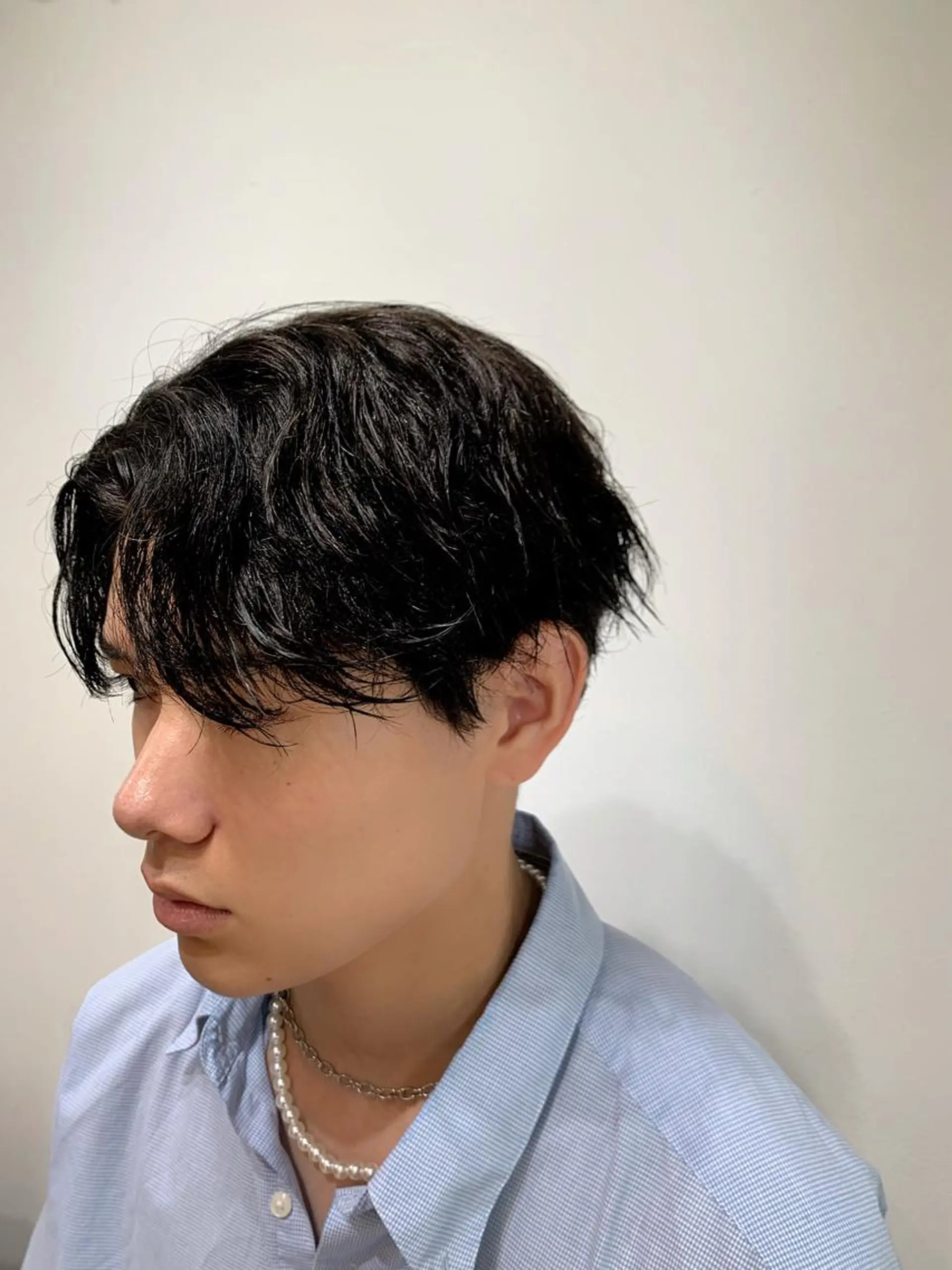 ミディアム パーマ メンズ ミディアムパーマ カルマパーマ メンズ韓国風 メンズパーマ 韓国風ヘア メンズStylist 山根慧のヘアスタイル