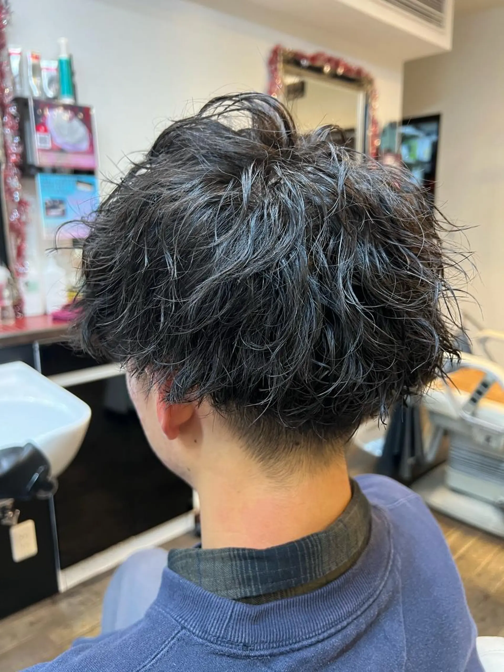 ショート パーマ メンズ 二本木 秀成のヘアスタイル