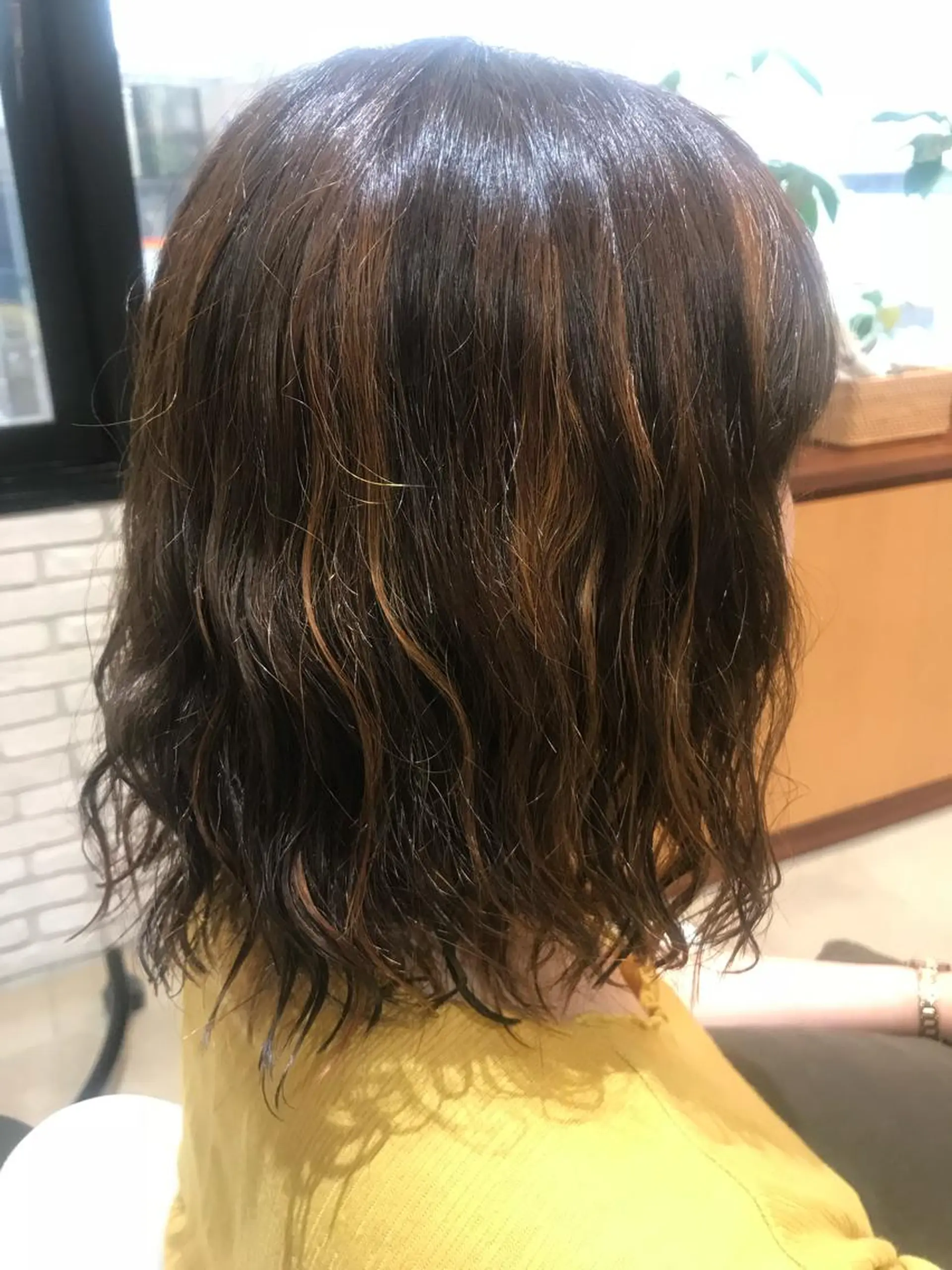 ミディアム パーマ 峯村 亜希のヘアスタイル