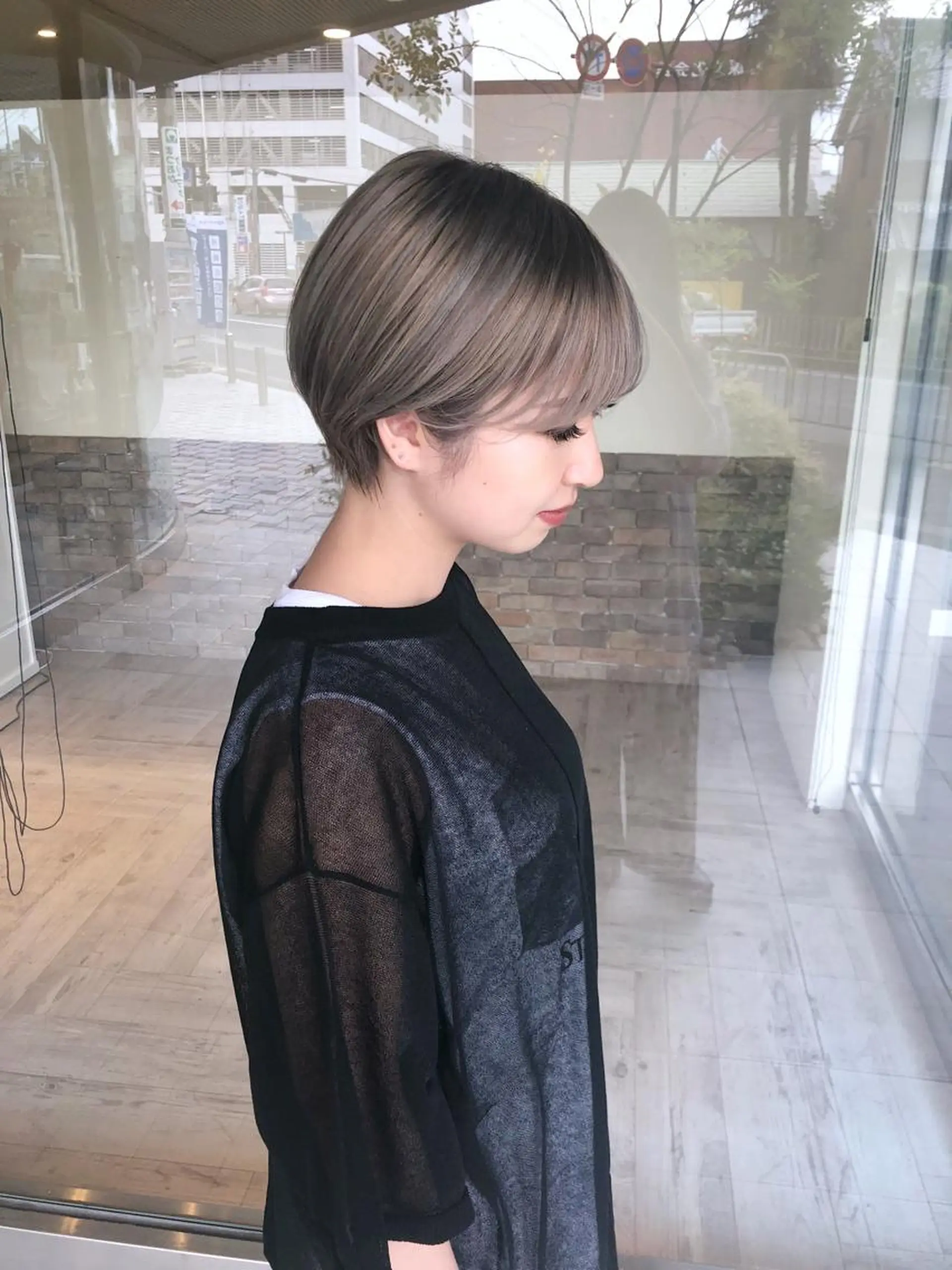 ショート カラー ブリーチ ヘアカラー 進 詩織のヘアスタイル