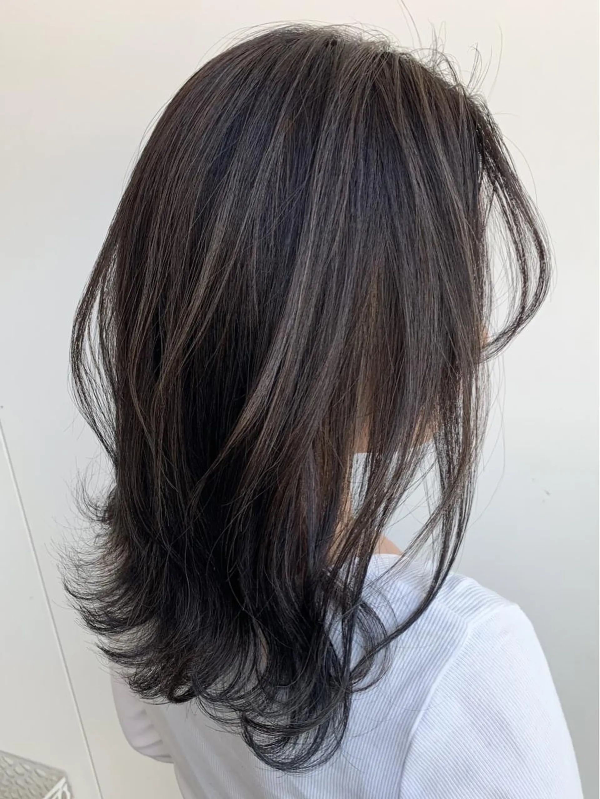 ミディアム カラー グレージュ ハイライトカラー ハイライト カット ヘアカラー トリートメント Beach 代表 KENTAのヘアスタイル