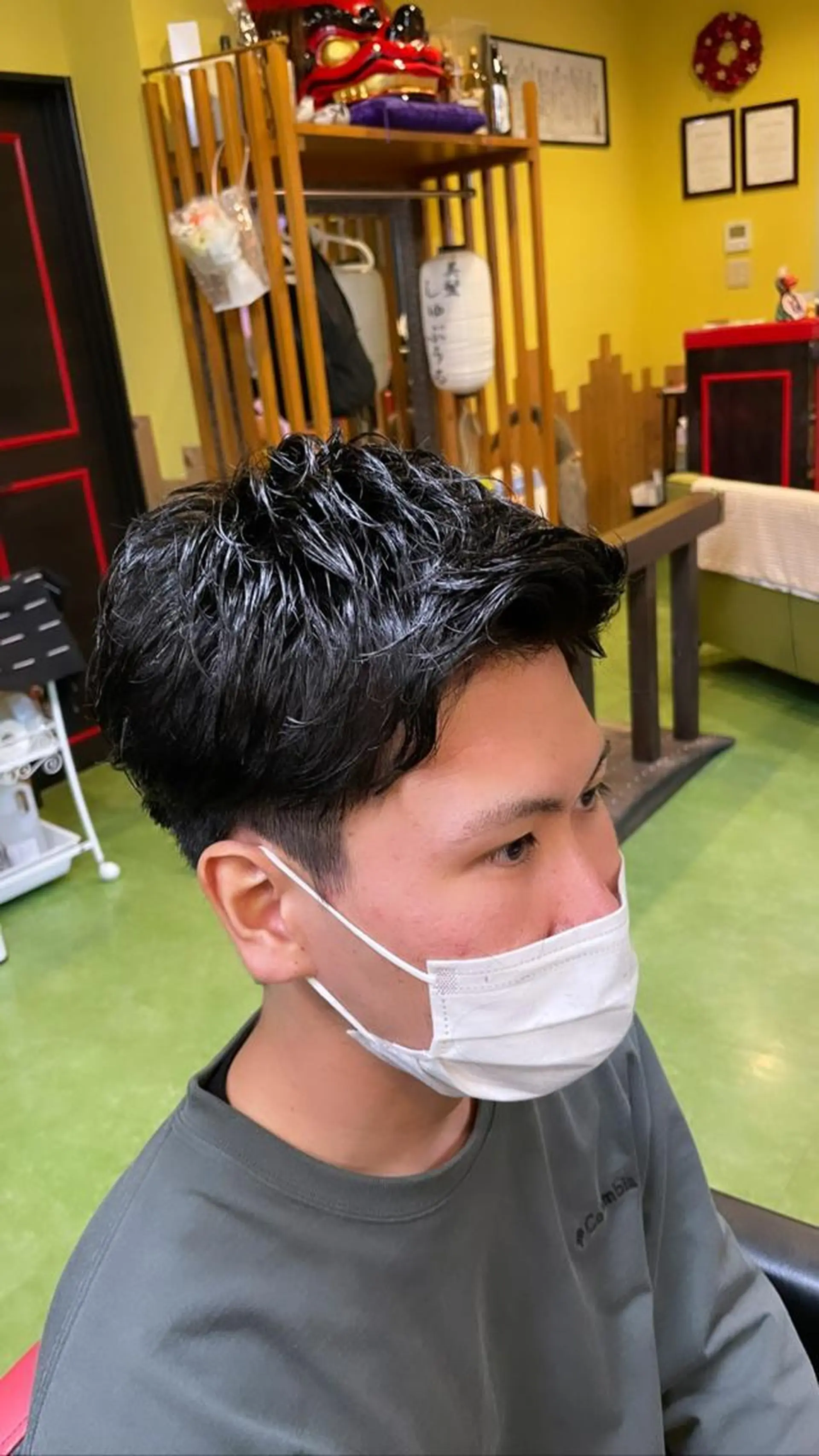 ショート パーマ メンズ メンズ就活ヘア メンズパーマ 就活ヘア ショートヘア カット パーマ デザインカラー🏝️ 須賀汐音のヘアスタイル