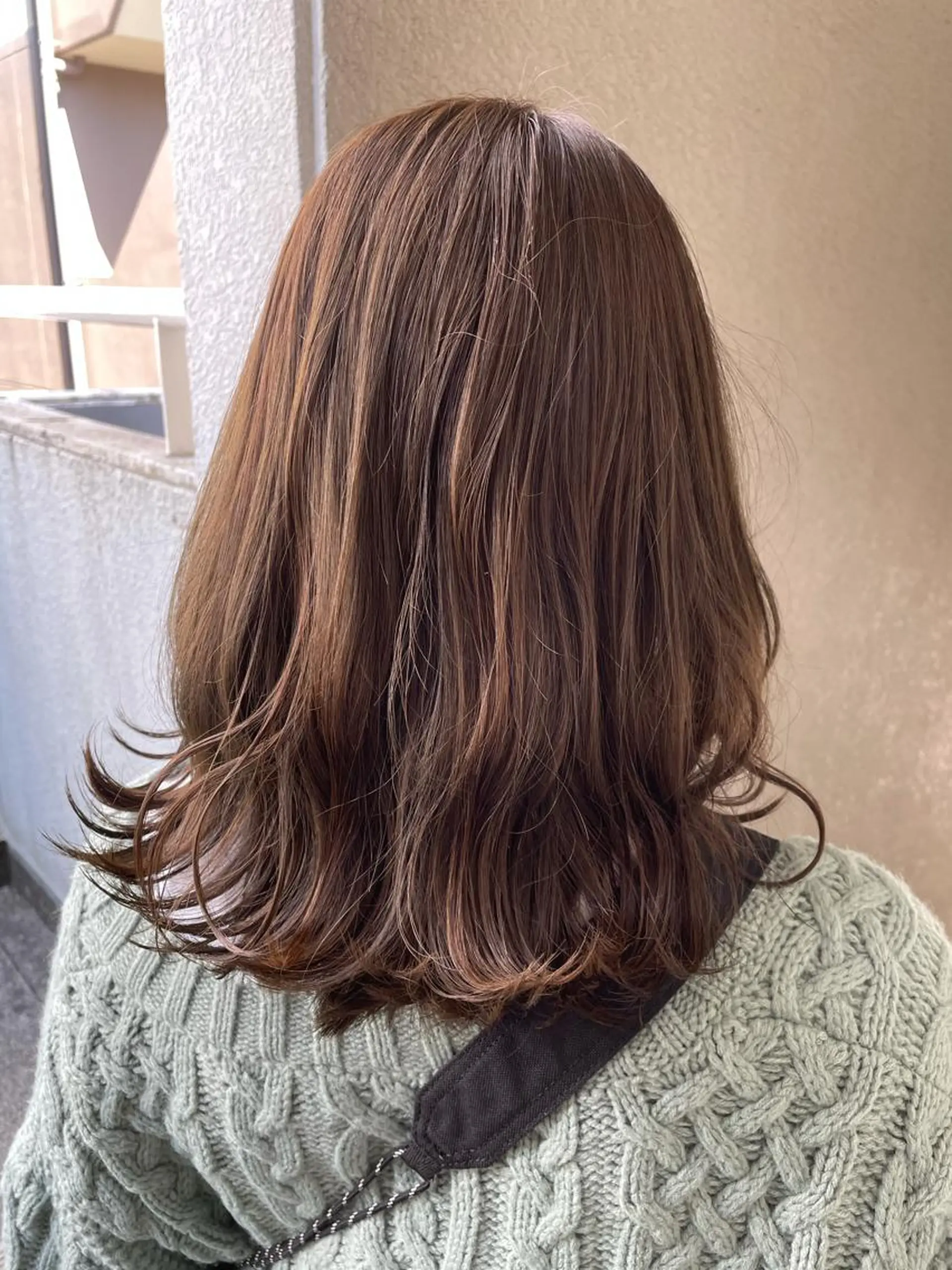 ミディアム カラー ベージュカラー ブリーチ ブリーチなしカラー オリーブベージュ ヘアカラー トリートメント 奥野 紗弓のヘアスタイル