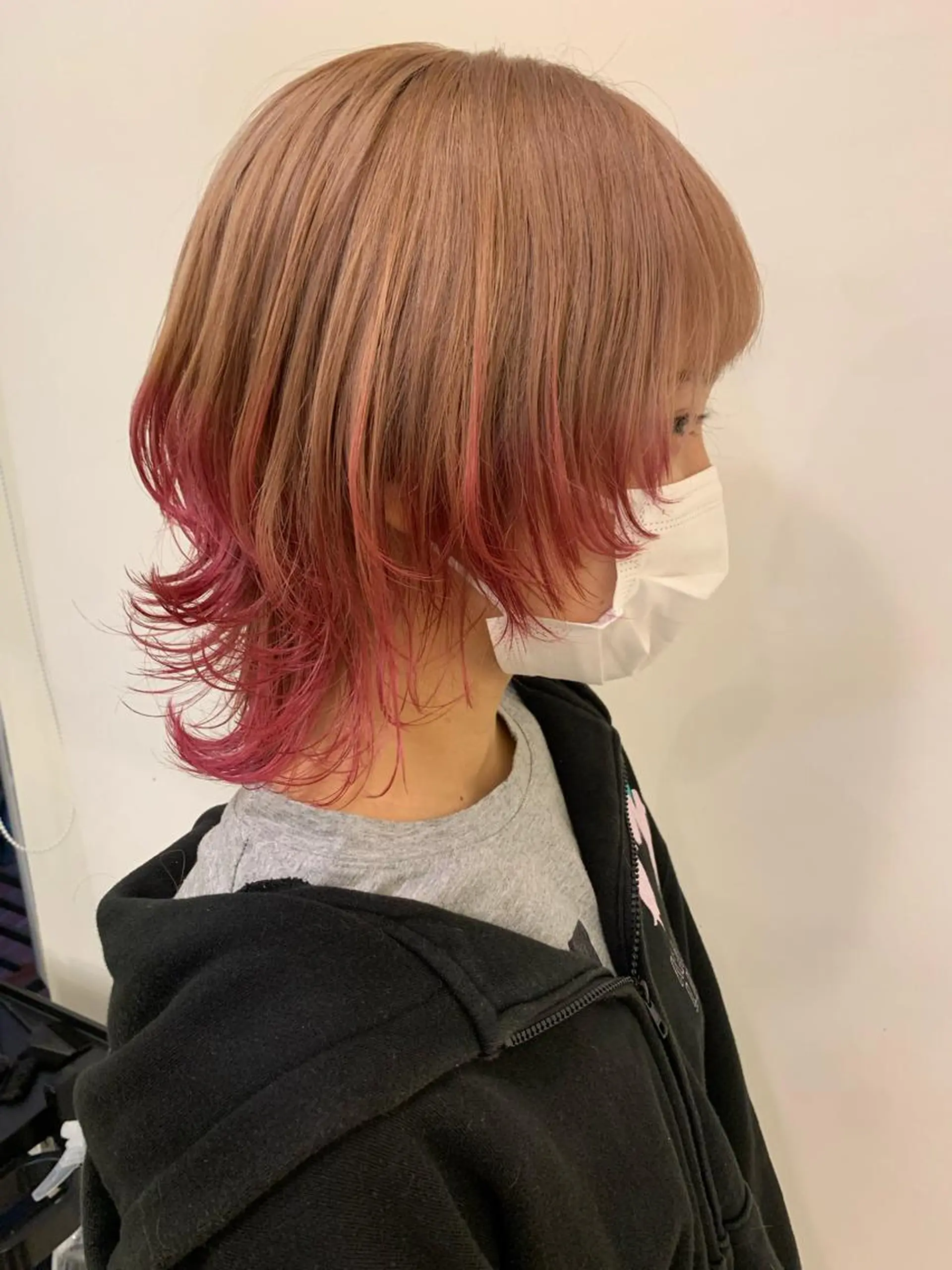 ミディアム ブリーチ/ウルフ ハッシュカット/石山のヘアスタイル