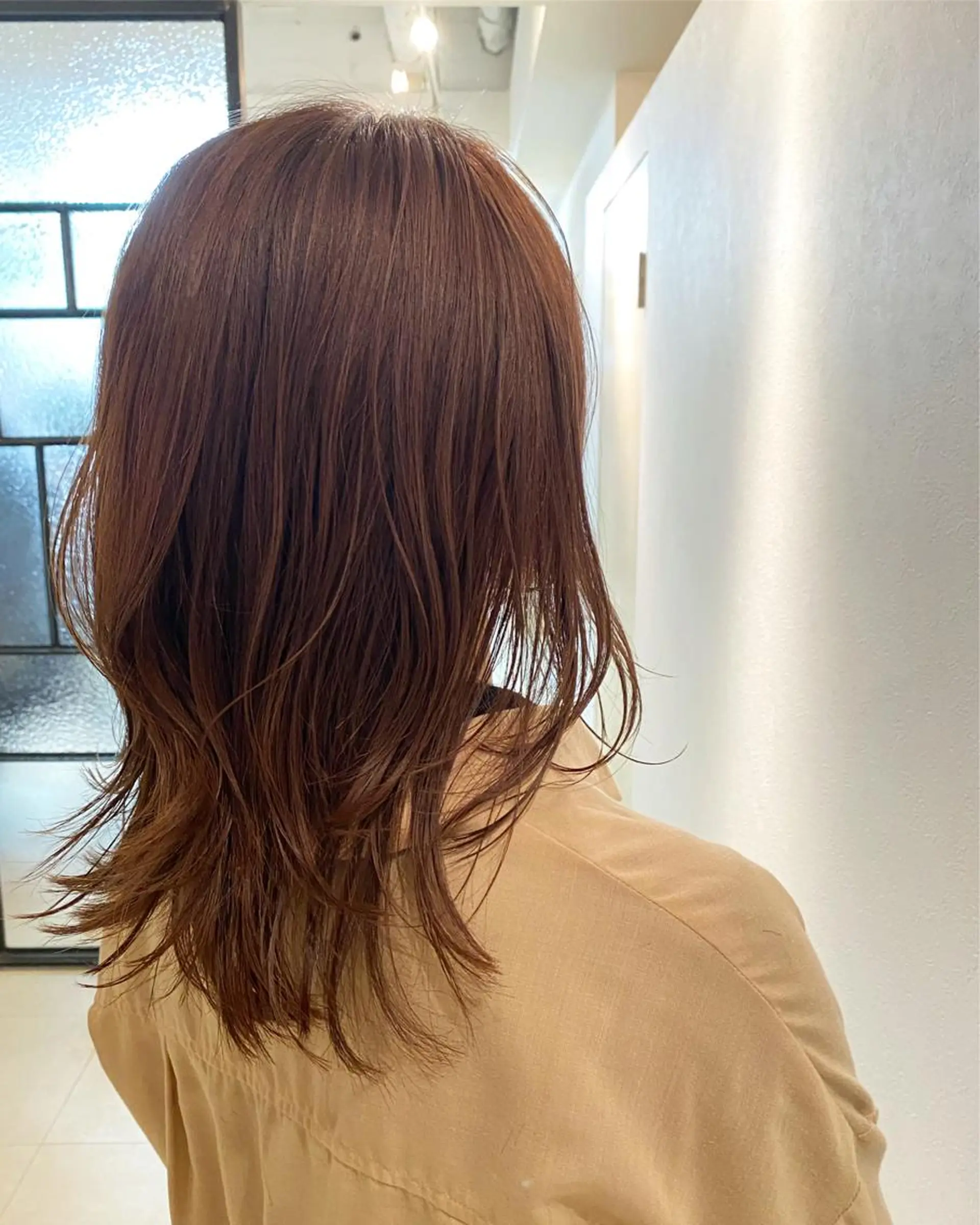 セミロング カラー レイヤーカット ヘアカラー トリートメント 安永 涼のヘアスタイル