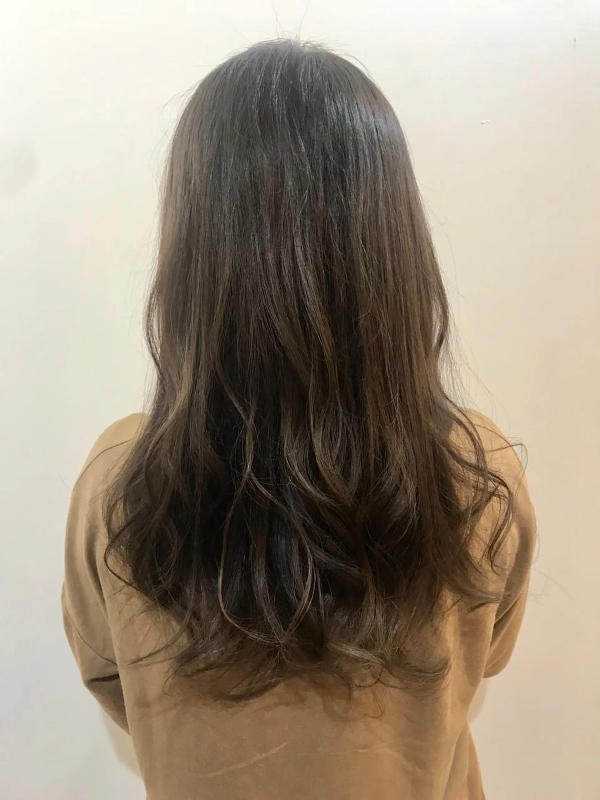 セミロング アッシュ カット ヘアカラー トリートメント 河野 行史のヘアスタイル