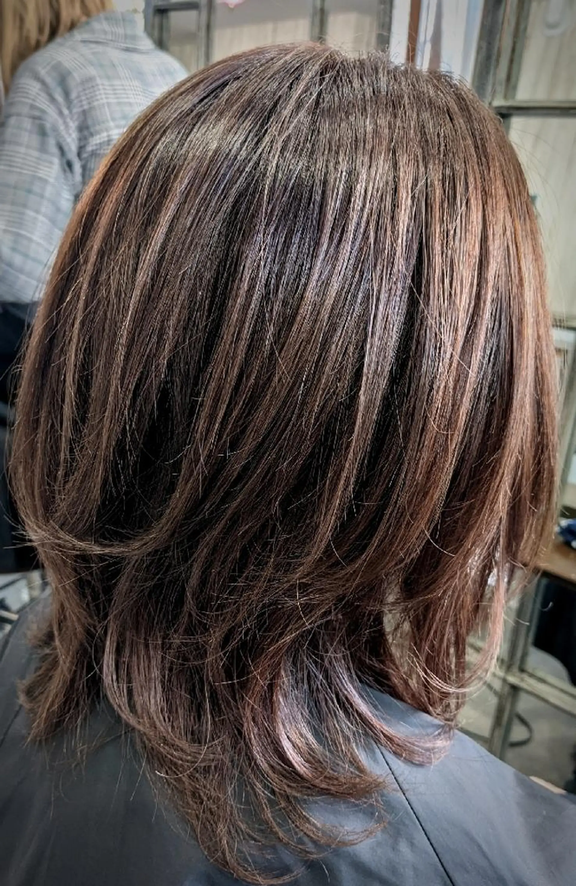 ミディアム 切りっぱなしボブ ショートボブ ミディアムパーマ ミストバング ボブ カット ヘアカラー トリートメント メンズパーマ/顔周り レイヤーカット/えののヘアスタイル